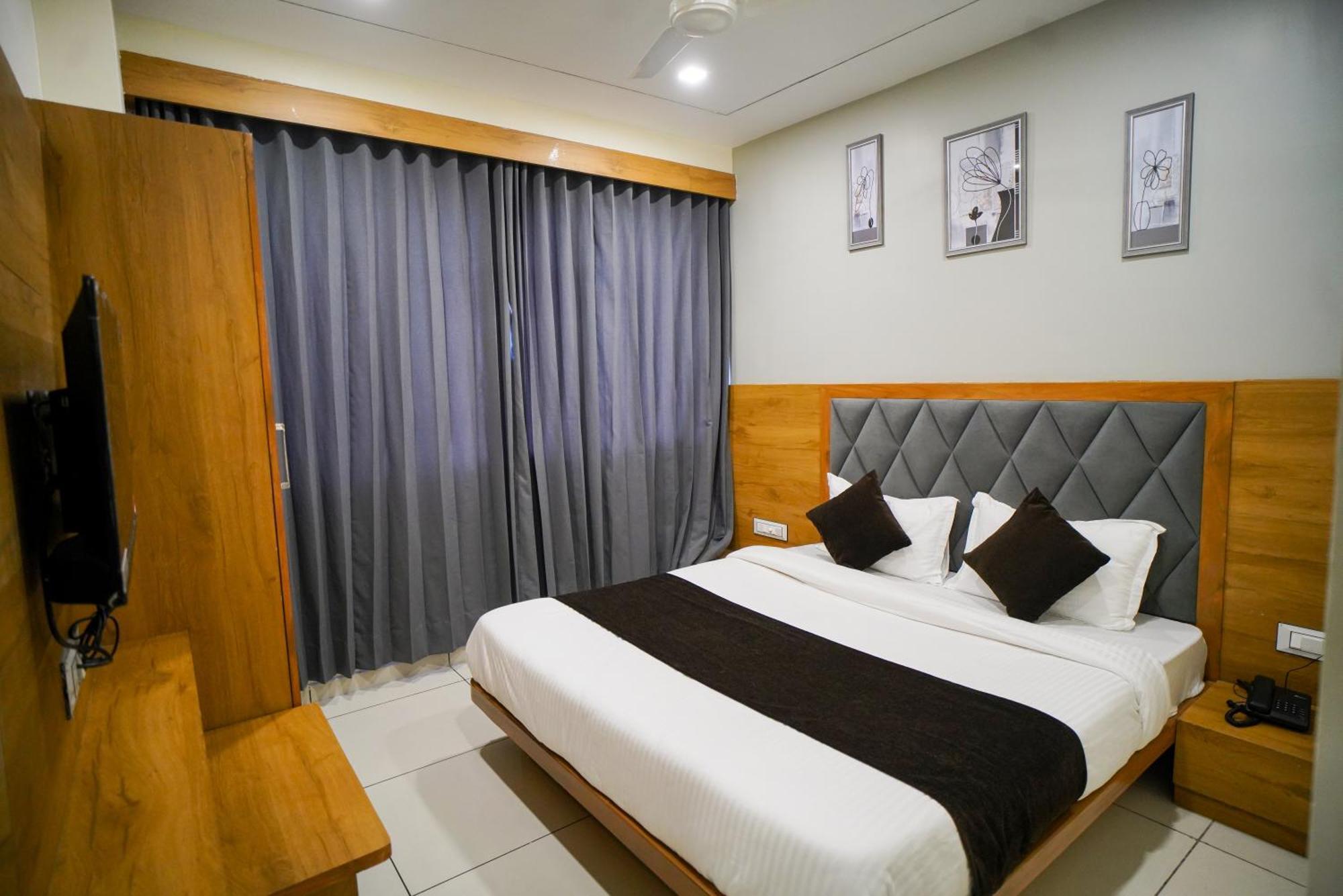 Suncity Hotel Ahmedabad