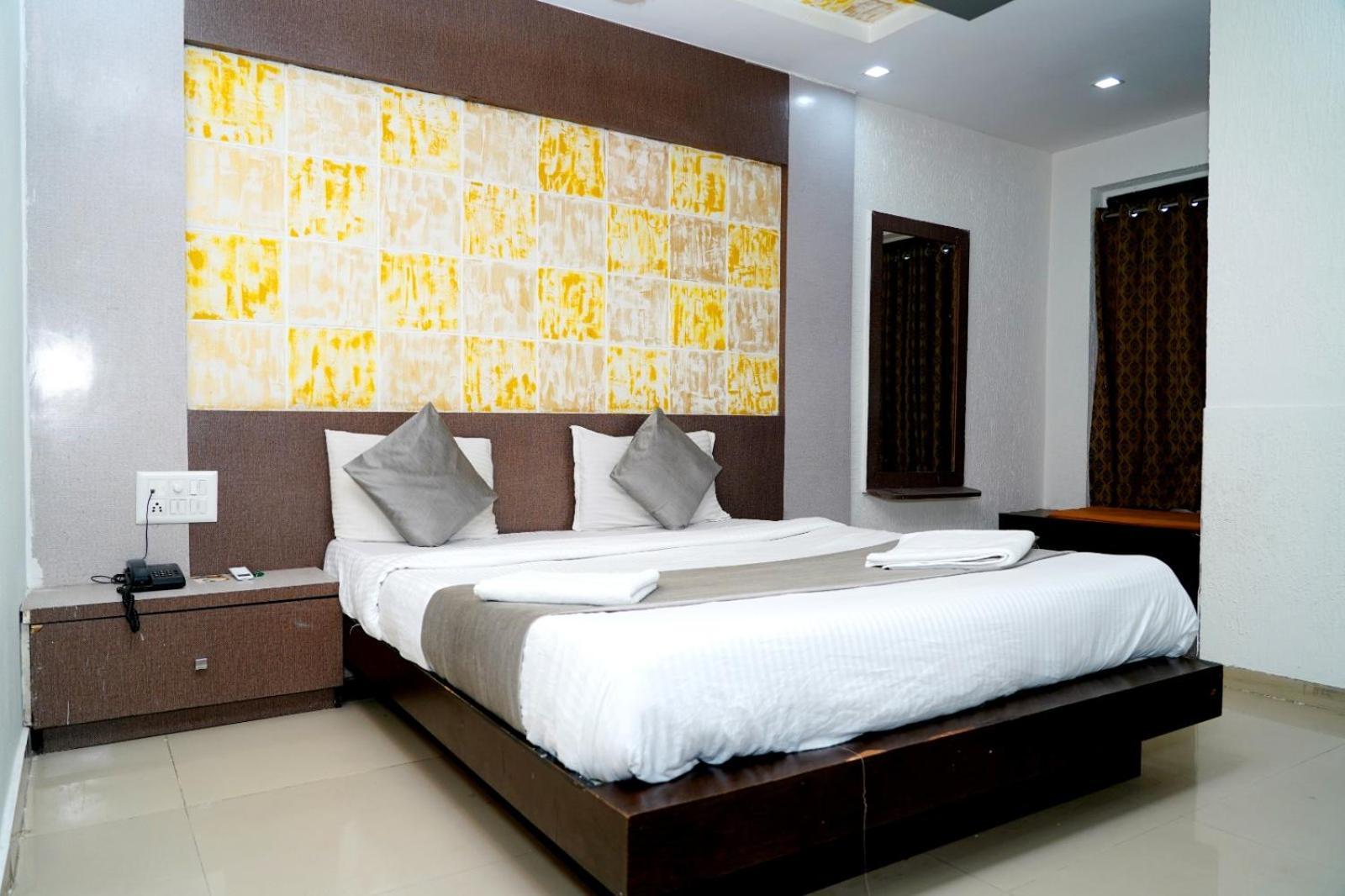 Balaji Hotel *