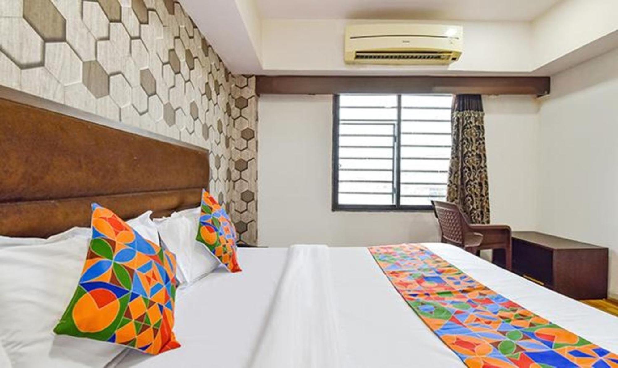 Hotel Fabhotel Blue Moon I