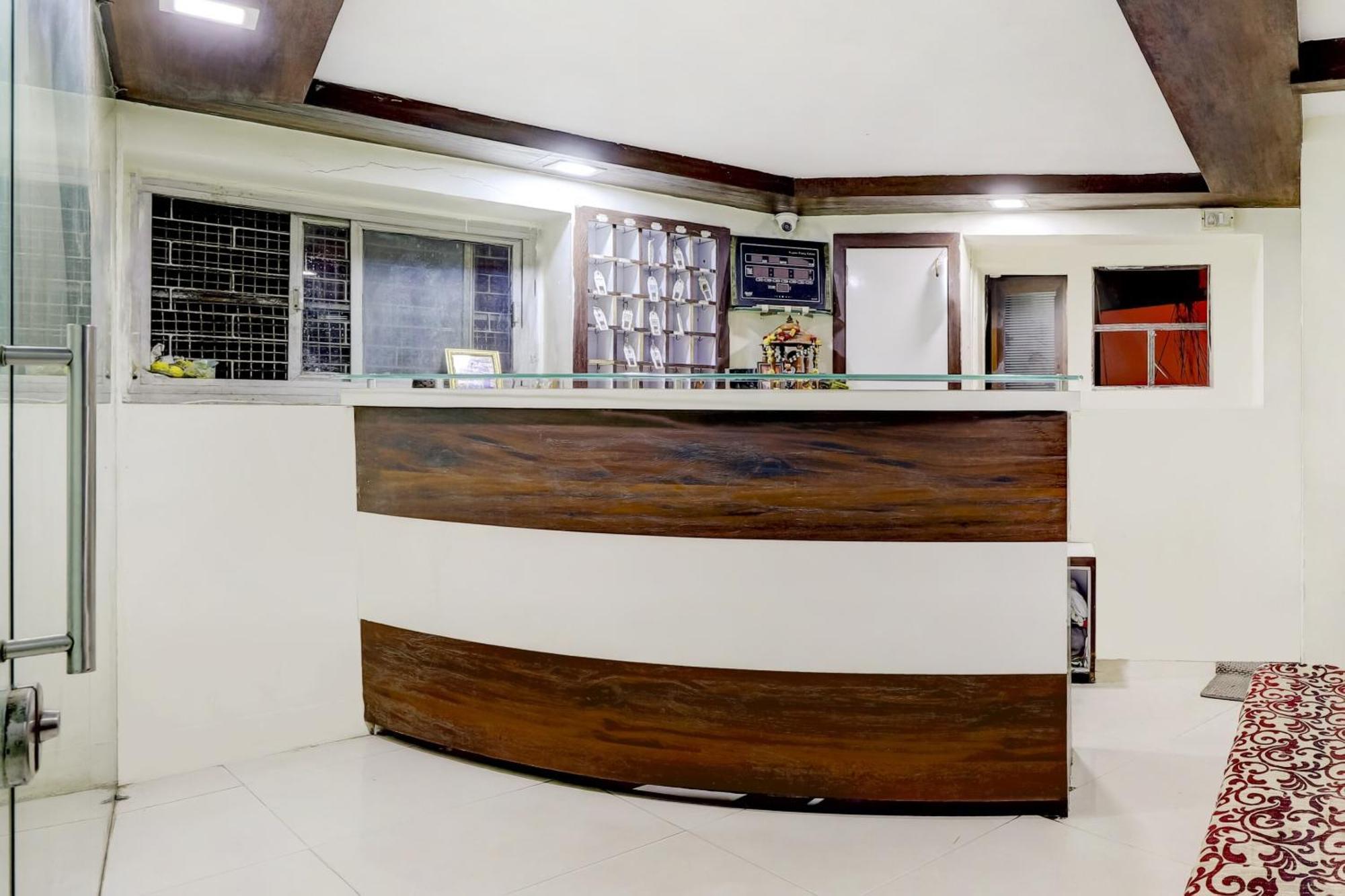 Oyo Flagship 75190 Gitanjali Hotel Ahmedabad