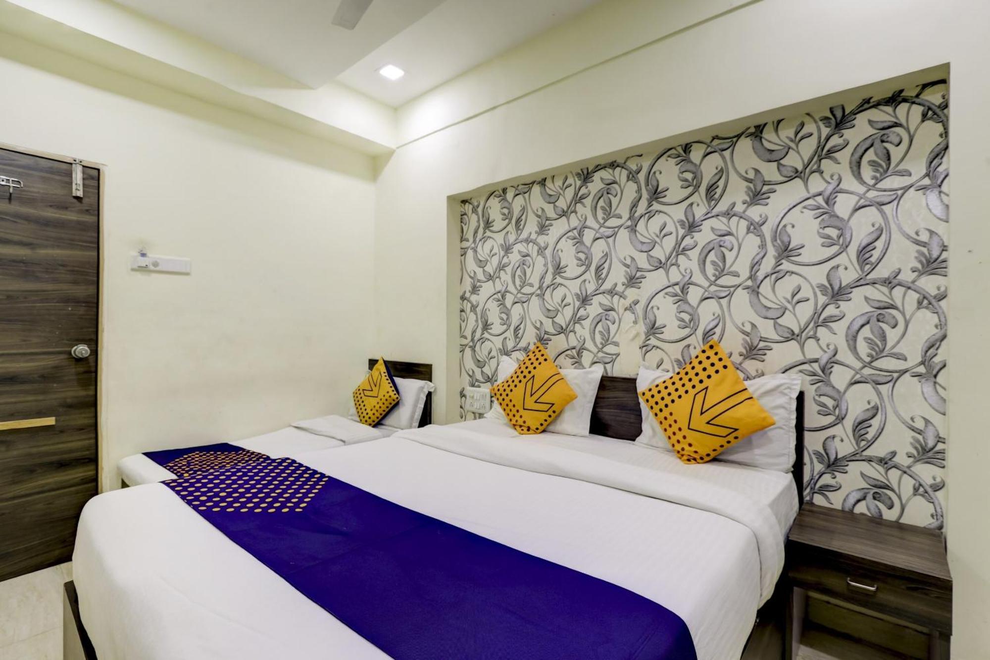 Oyo Flagship 75190 Gitanjali Hotel 2*