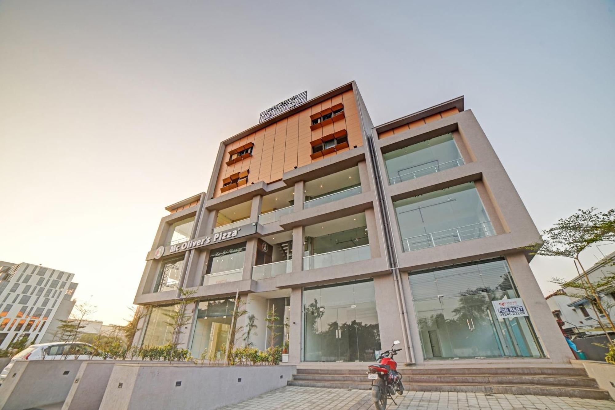 Hotel Tapovan In 3*