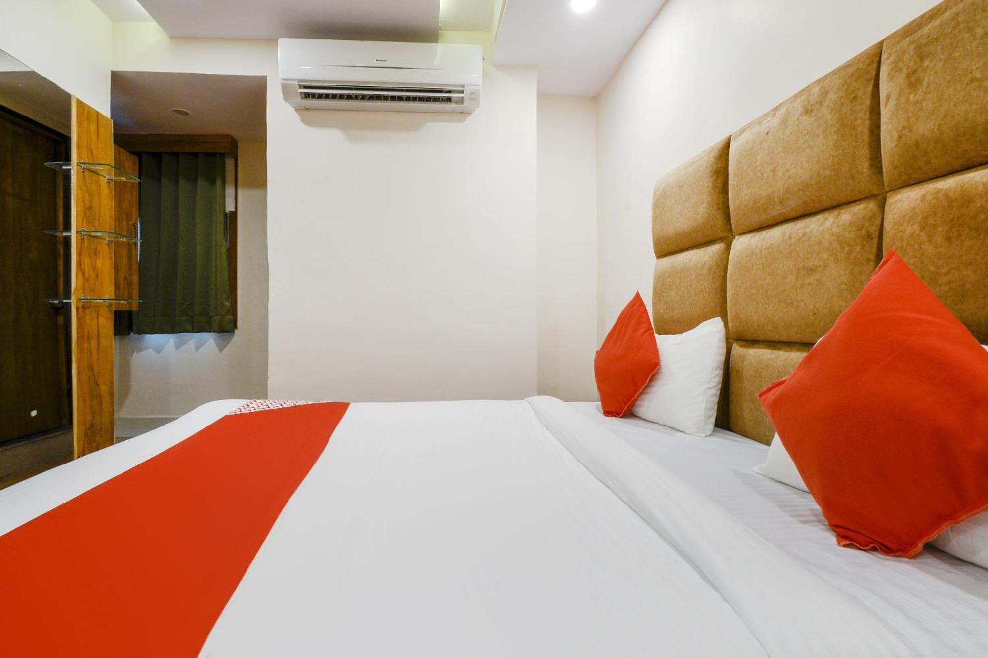 Hotel Super Oyo Safari Ahmedabad