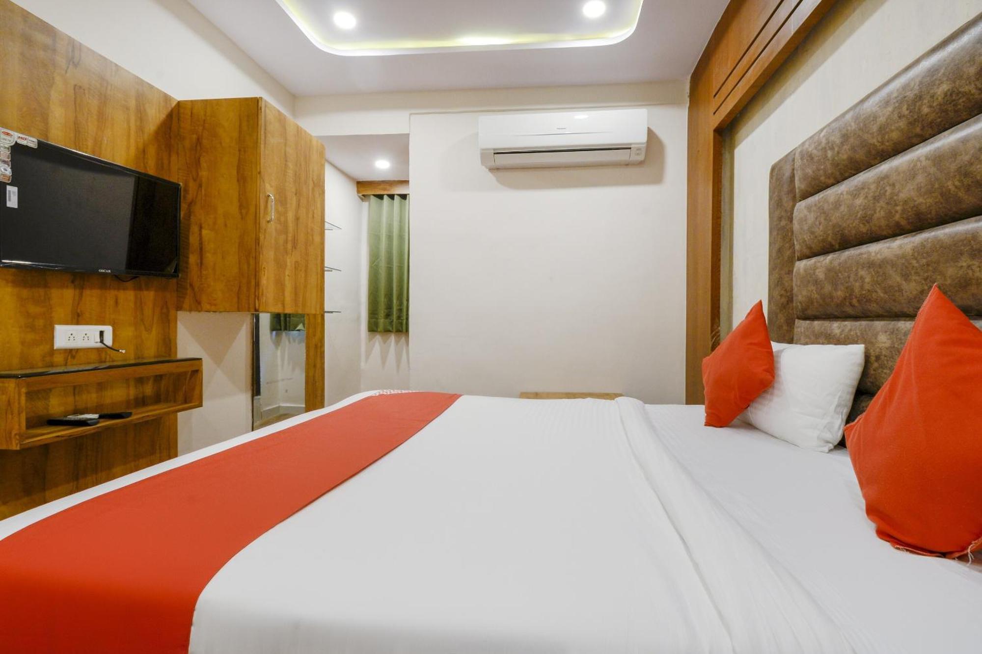 Hotel Super Oyo Safari