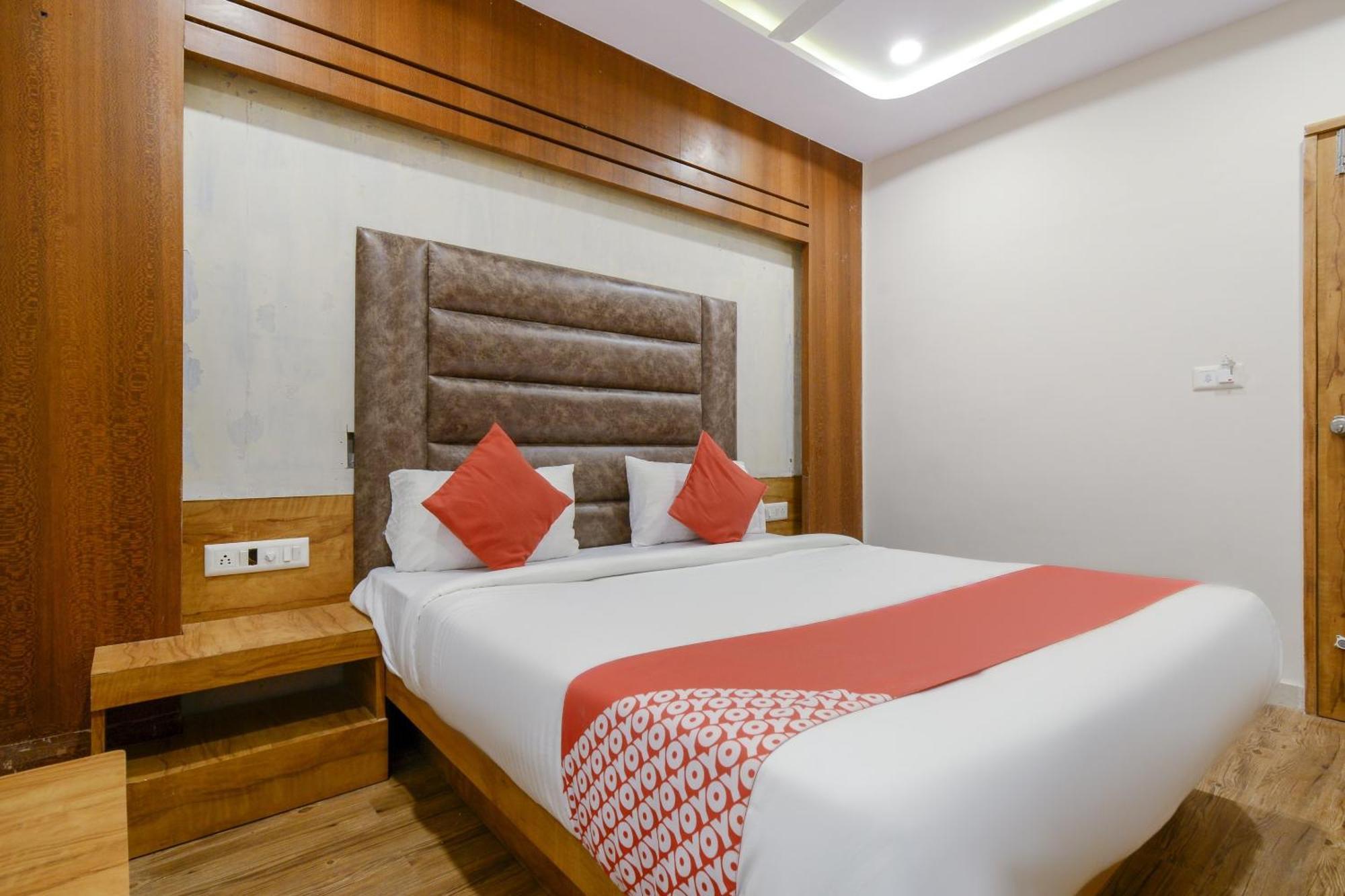 Hotel Super Oyo Safari Ahmedabad