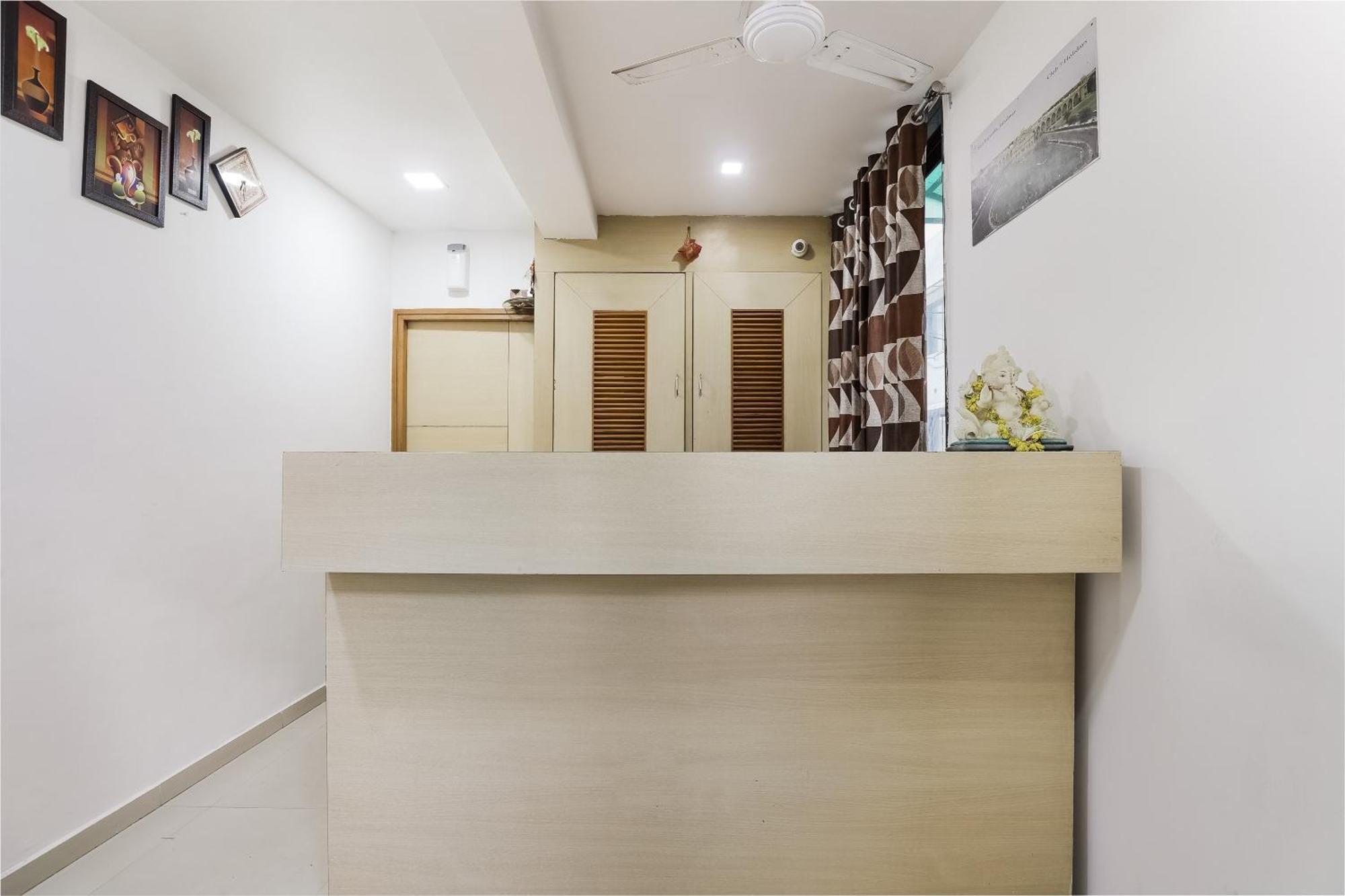 Hotel Oyo D Veeray