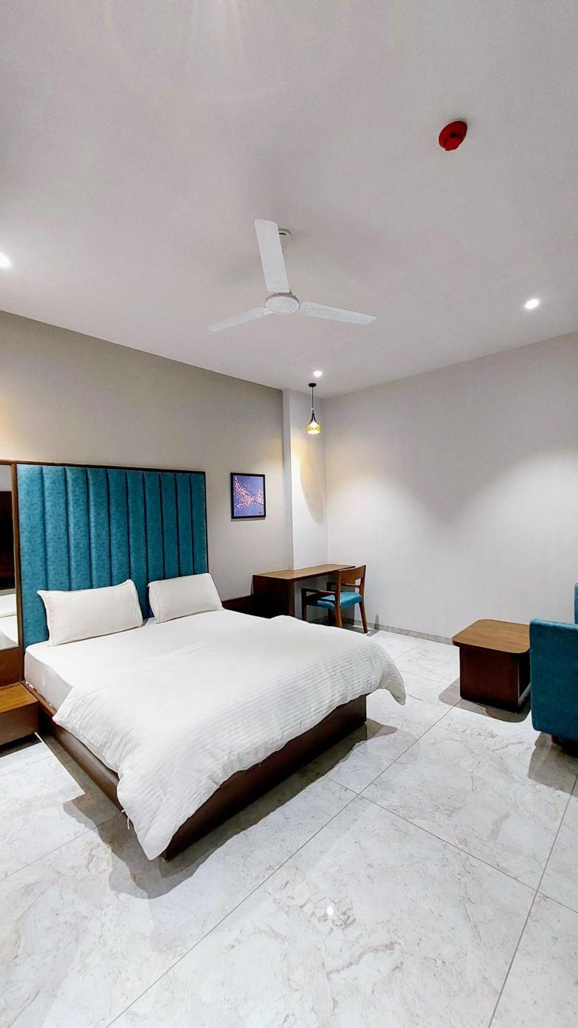 Sparsh - Chandkheda Hotel