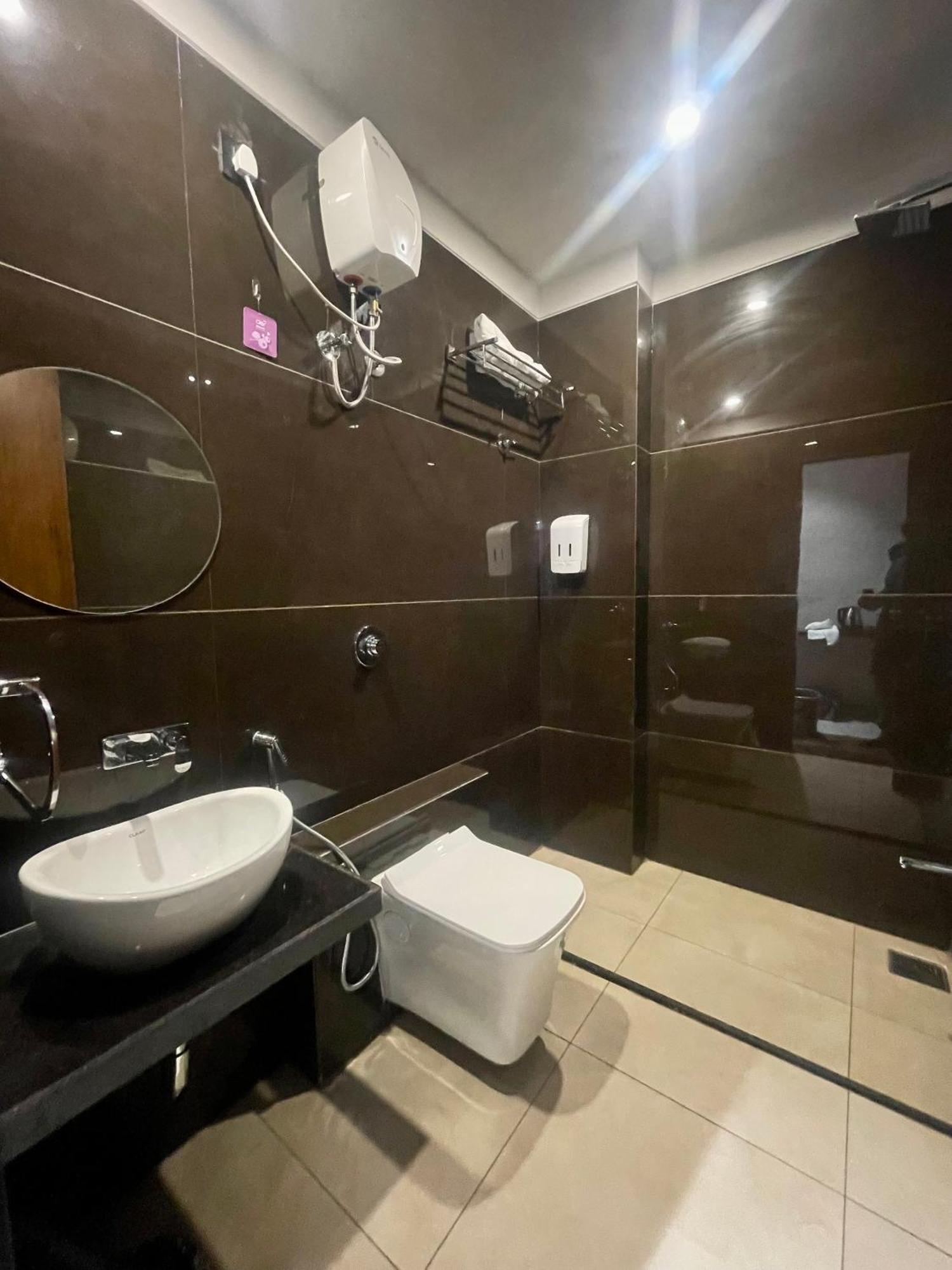 Sparsh - Chandkheda Hotel