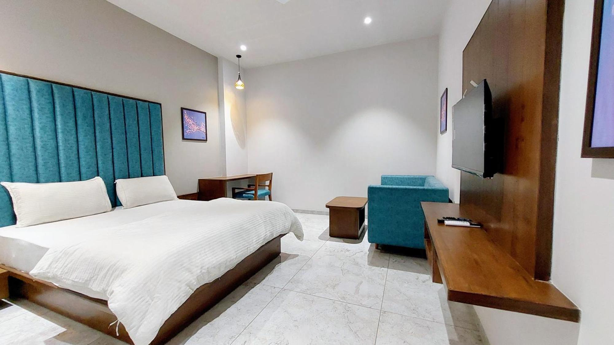 Sparsh - Chandkheda Hotel