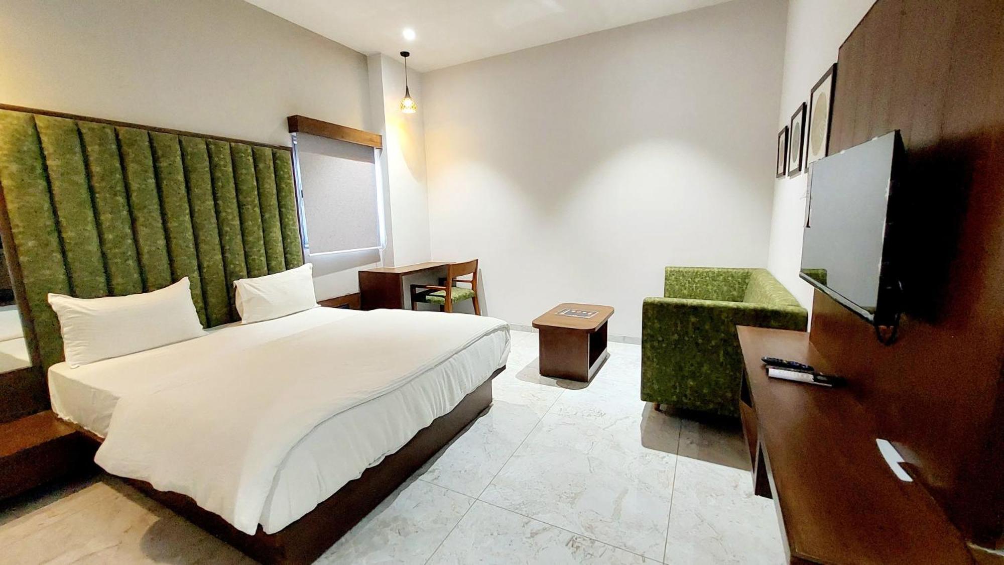 Sparsh - Chandkheda Hotel