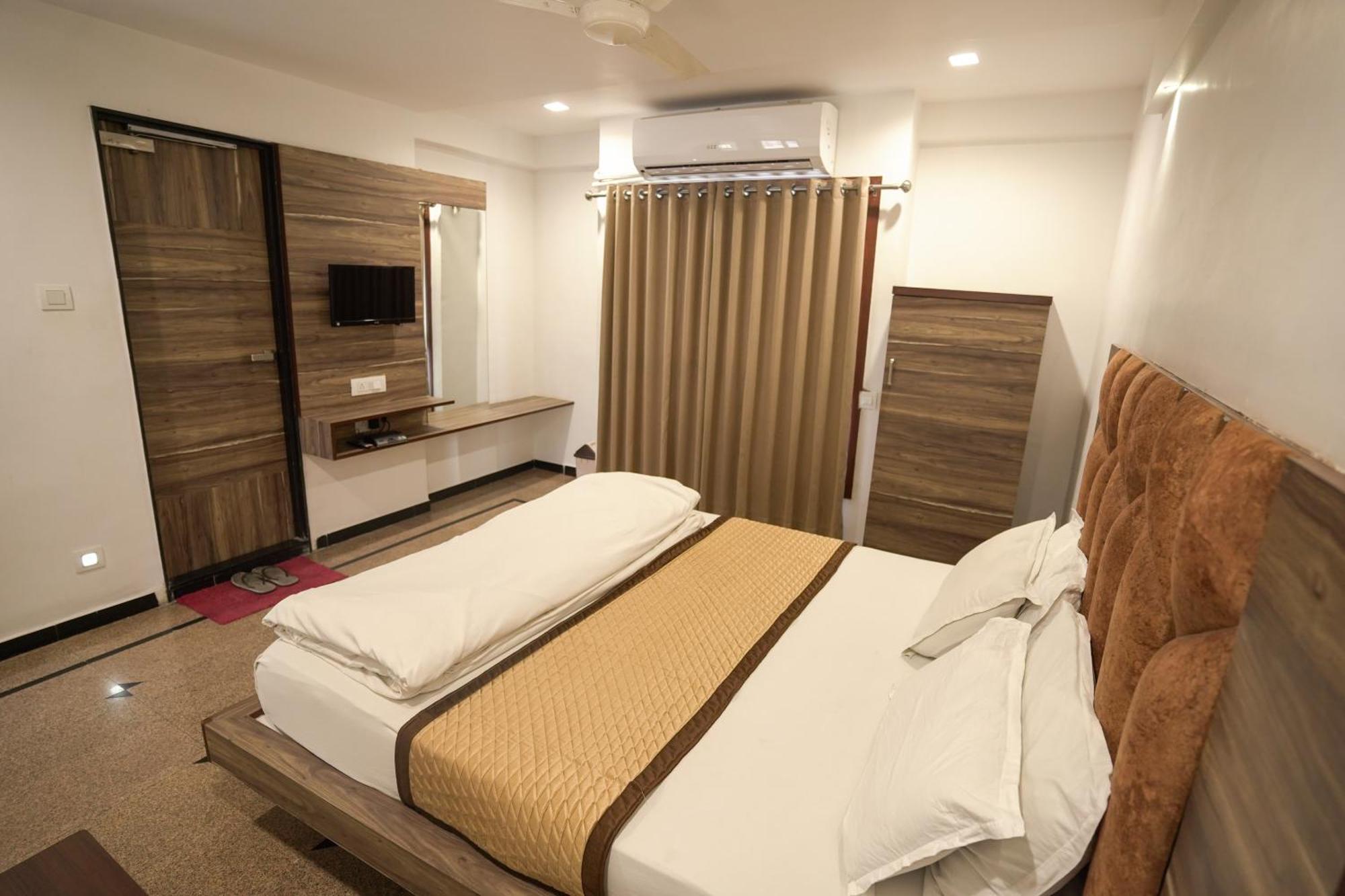 Shertown Hotel *