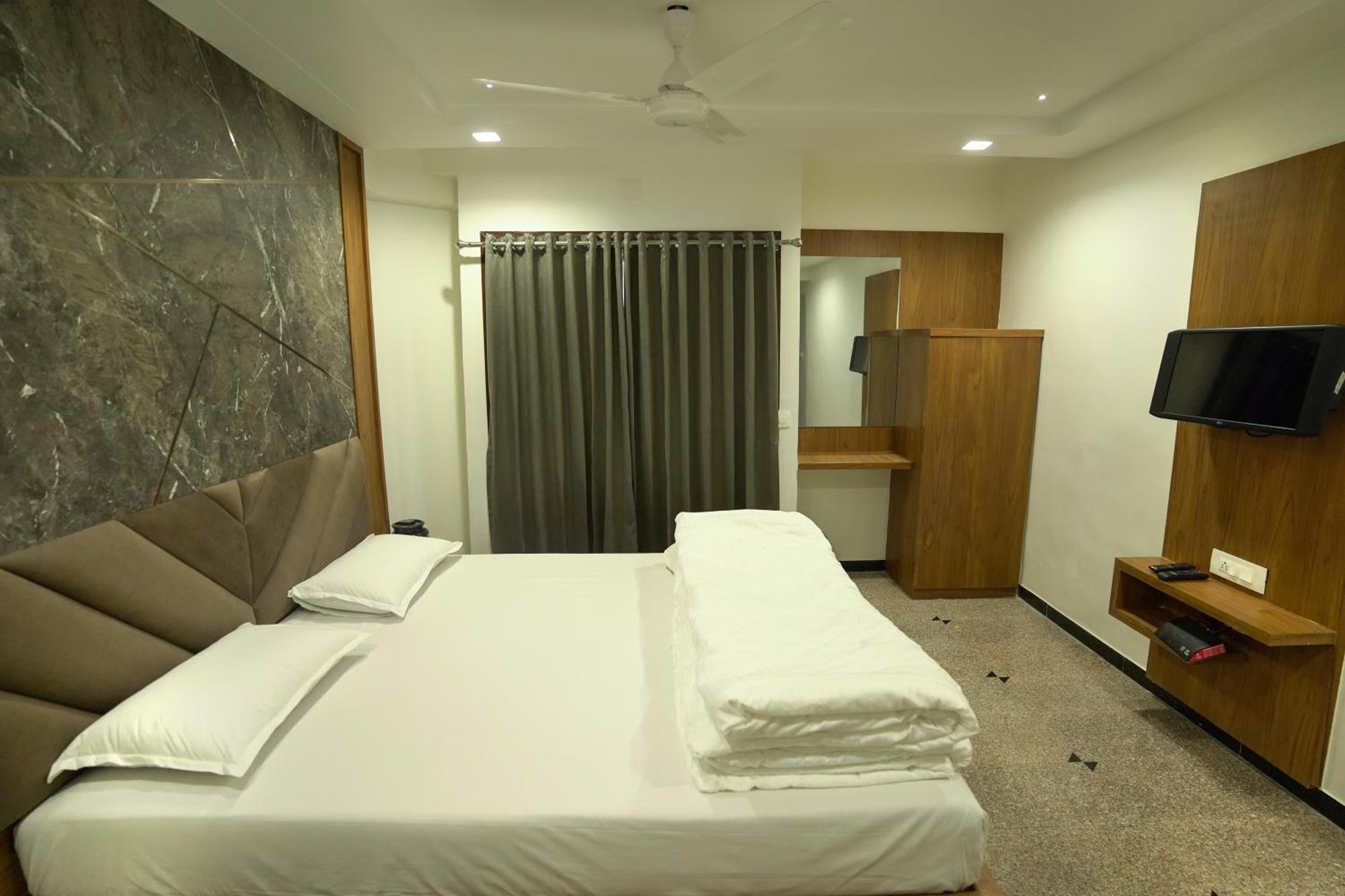 Shertown Hotel *