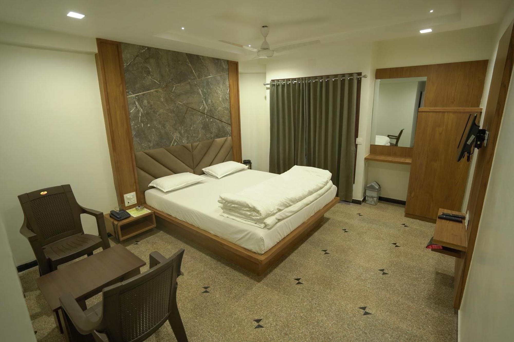 Shertown Hotel *
