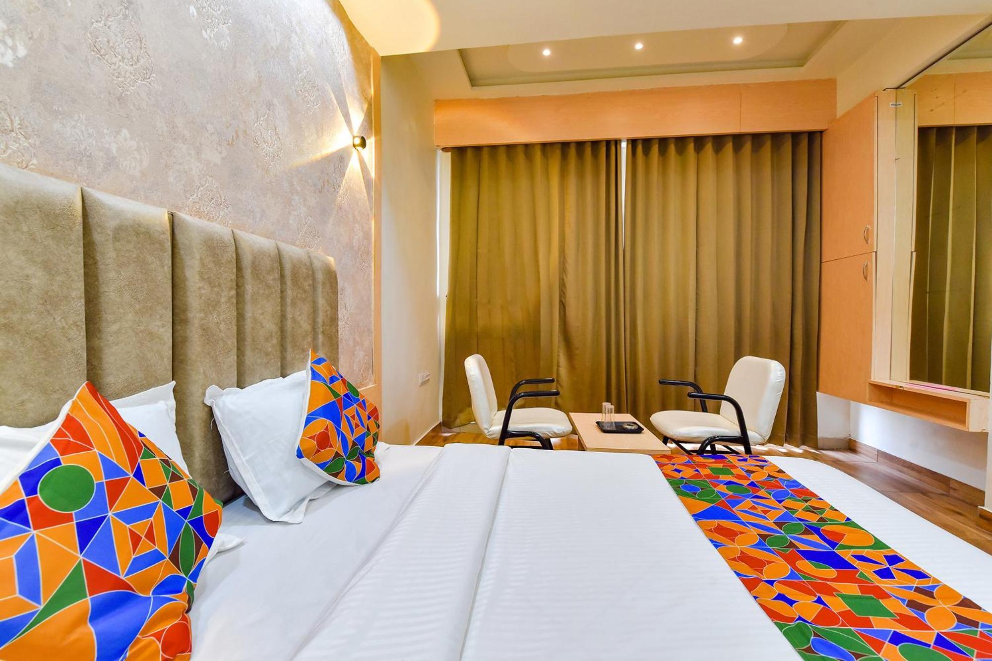 Hotel Fabhotel Symphony Grand 3*