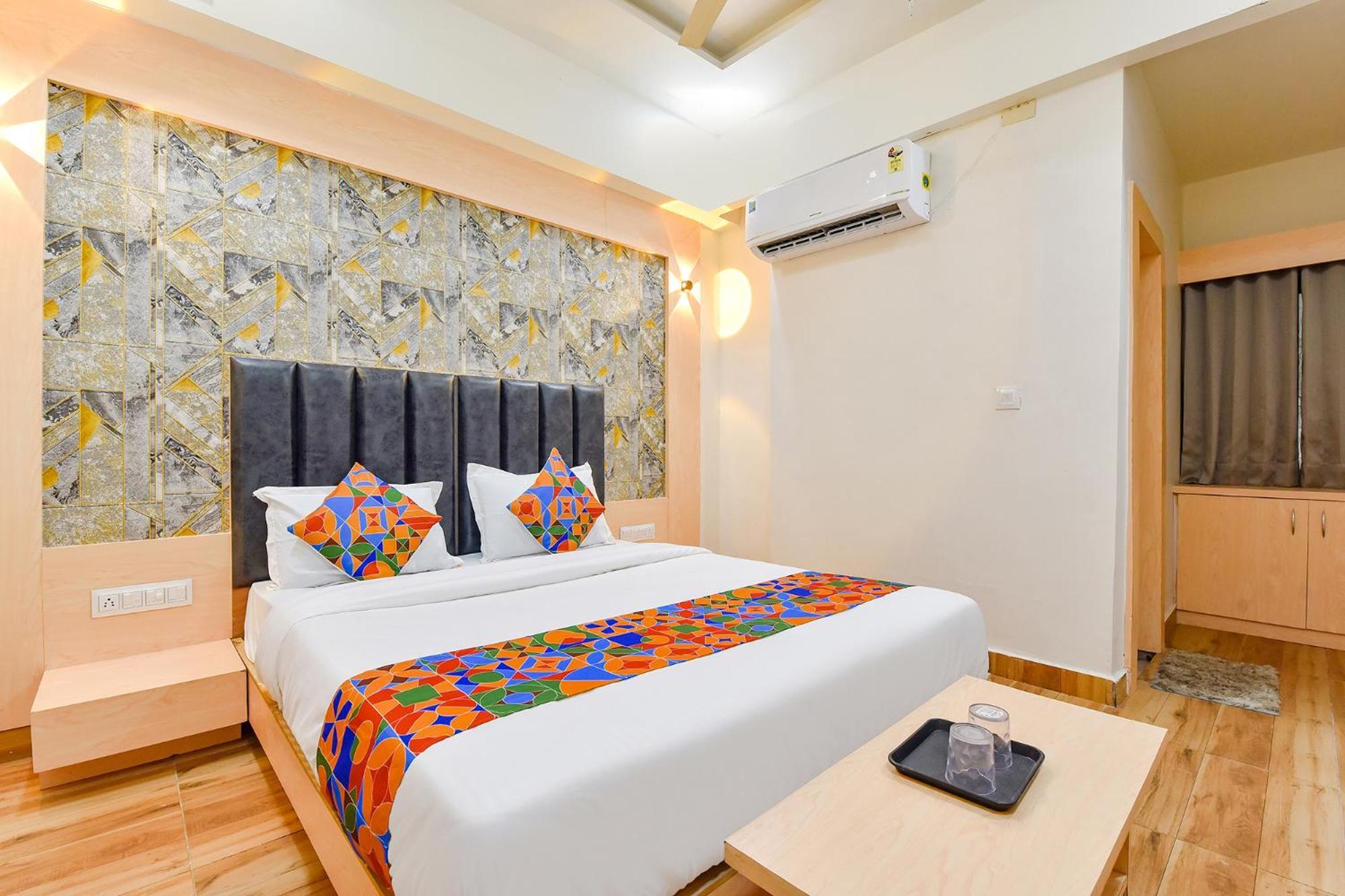 Fabhotel Symphony Grand 3*