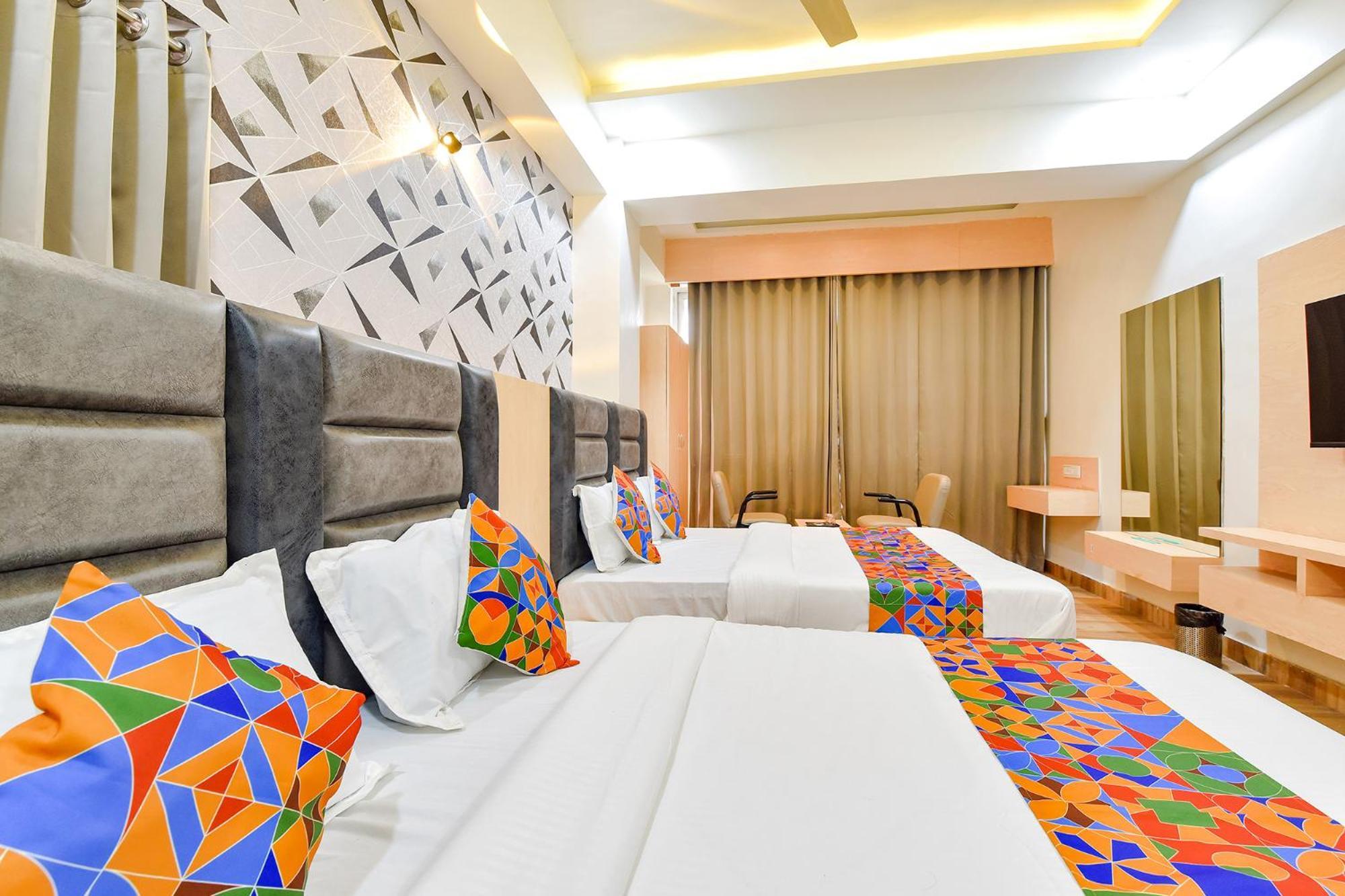 Fabhotel Symphony Grand 3*