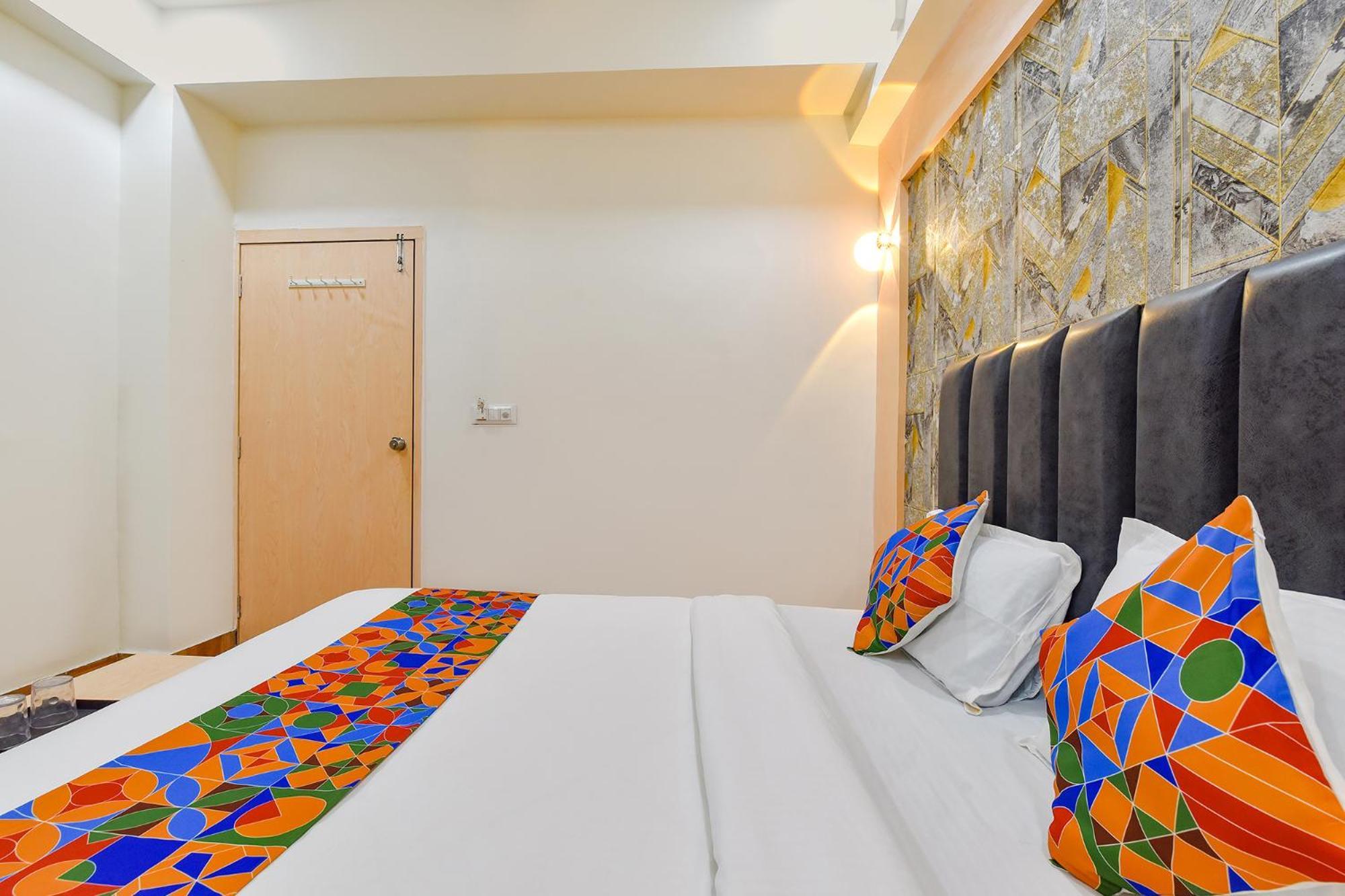Hotel Fabhotel Symphony Grand