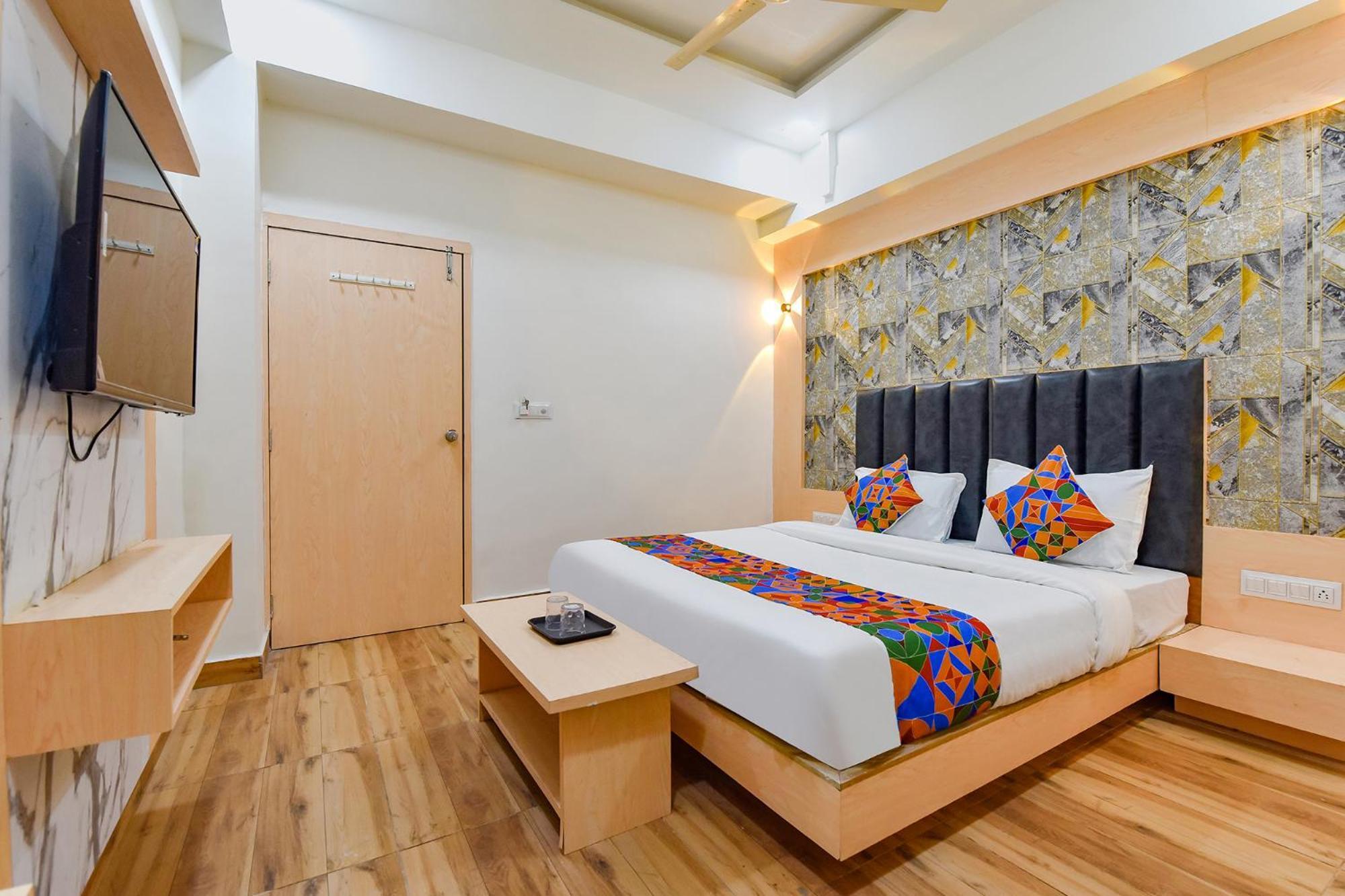 Fabhotel Symphony Grand 3*