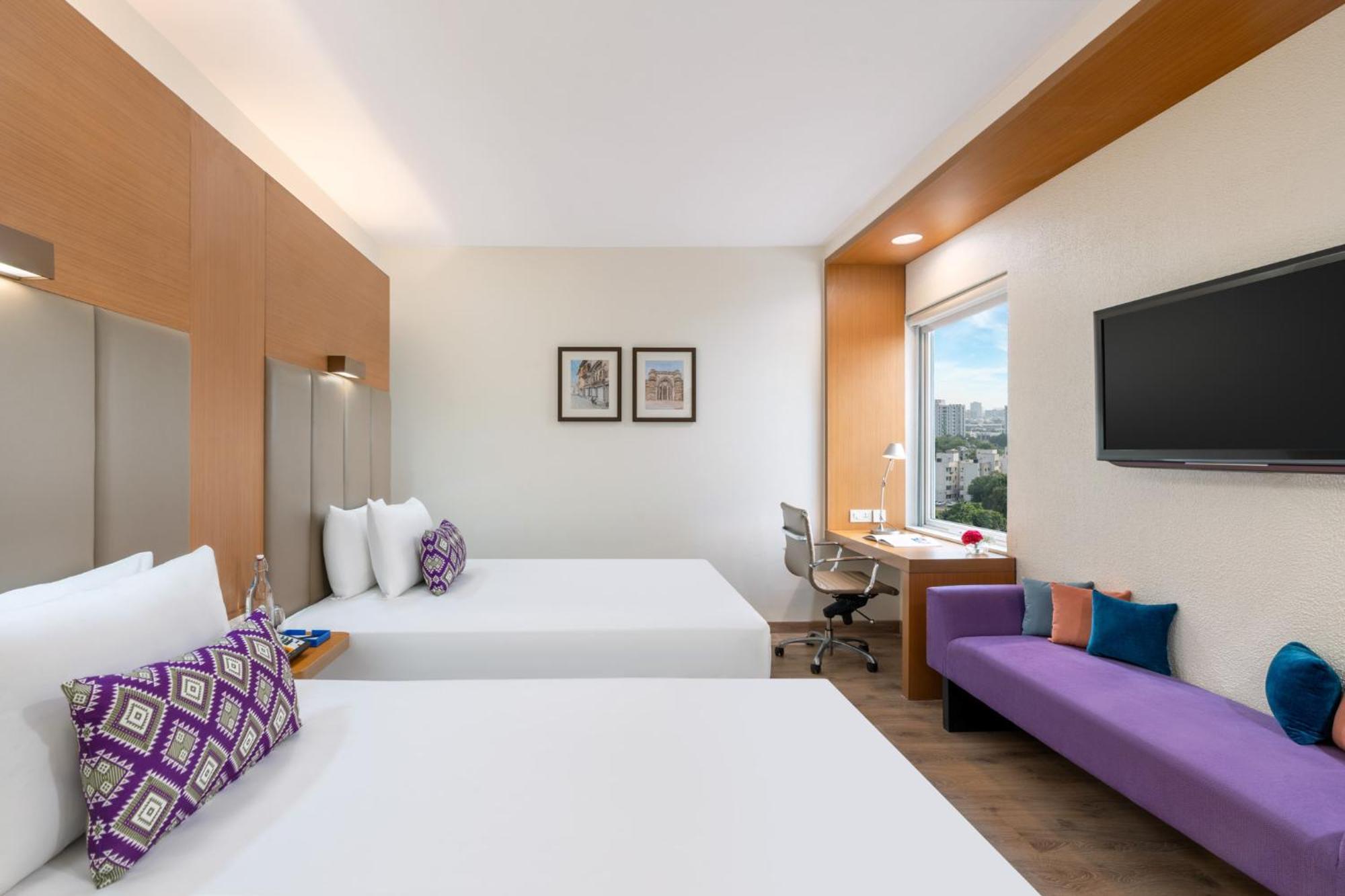 Vivanta Sg Highway Hotel 5*