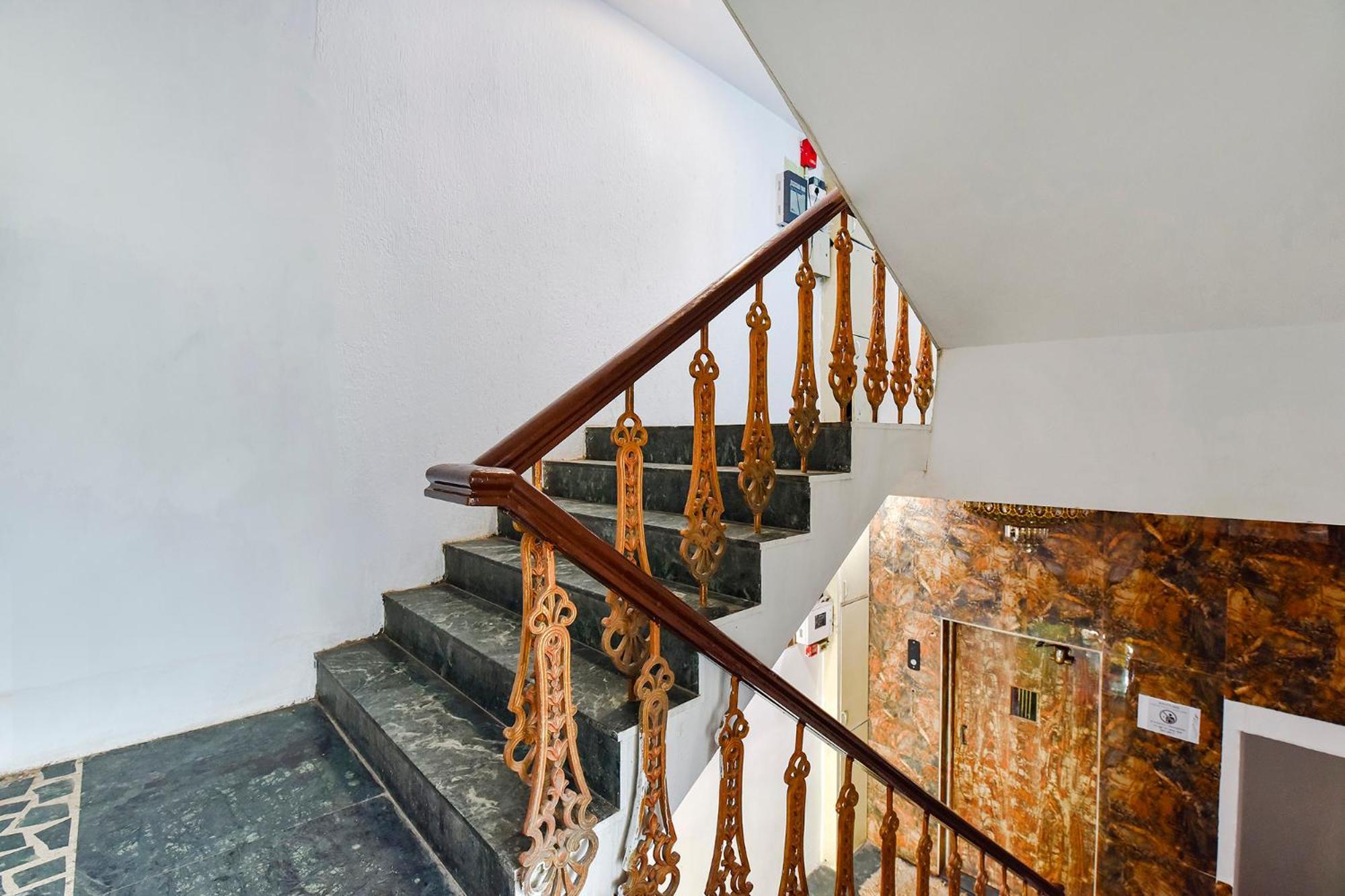 Hotel Fabhotel Crystal Ii - Paldi Char Rasta Ahmedabad