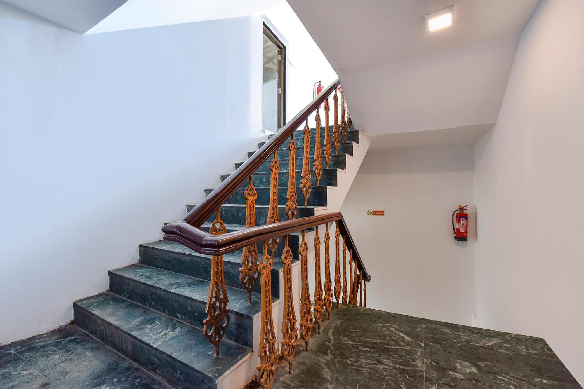 Hotel Fabhotel Crystal Ii - Paldi Char Rasta Ahmedabad