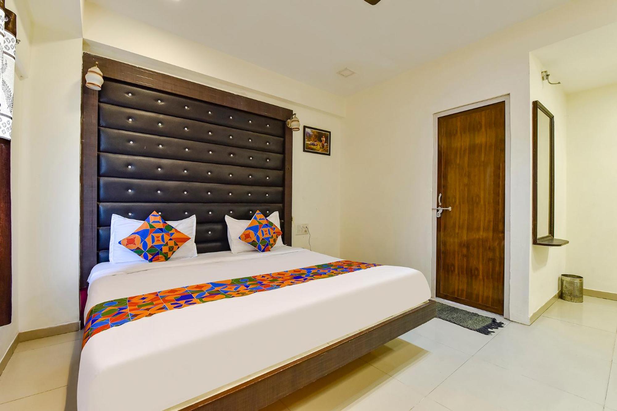 Fabhotel Crystal Ii - Paldi Char Rasta Hotel