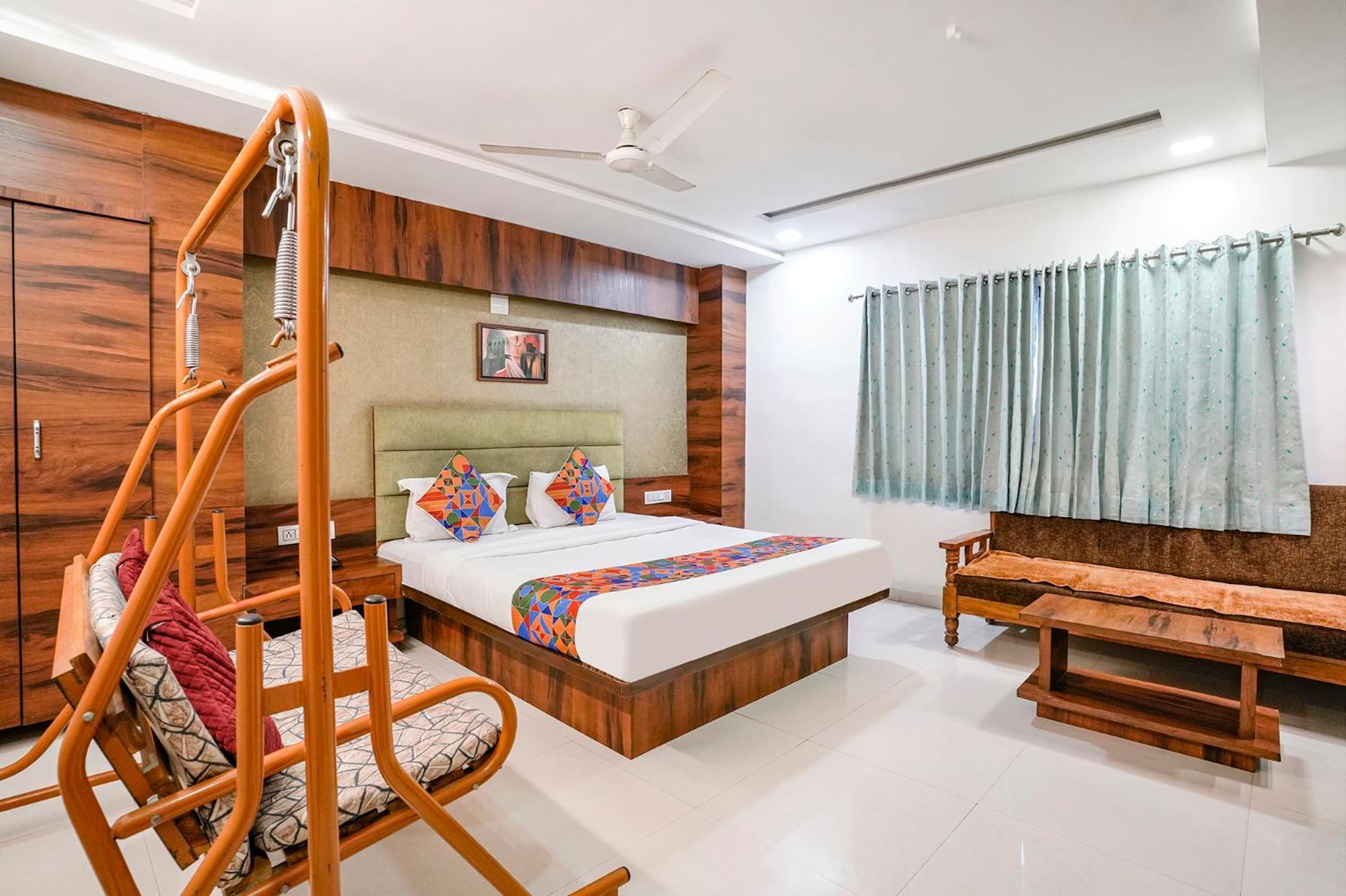 Fabhotel Ratna Palace Hotel