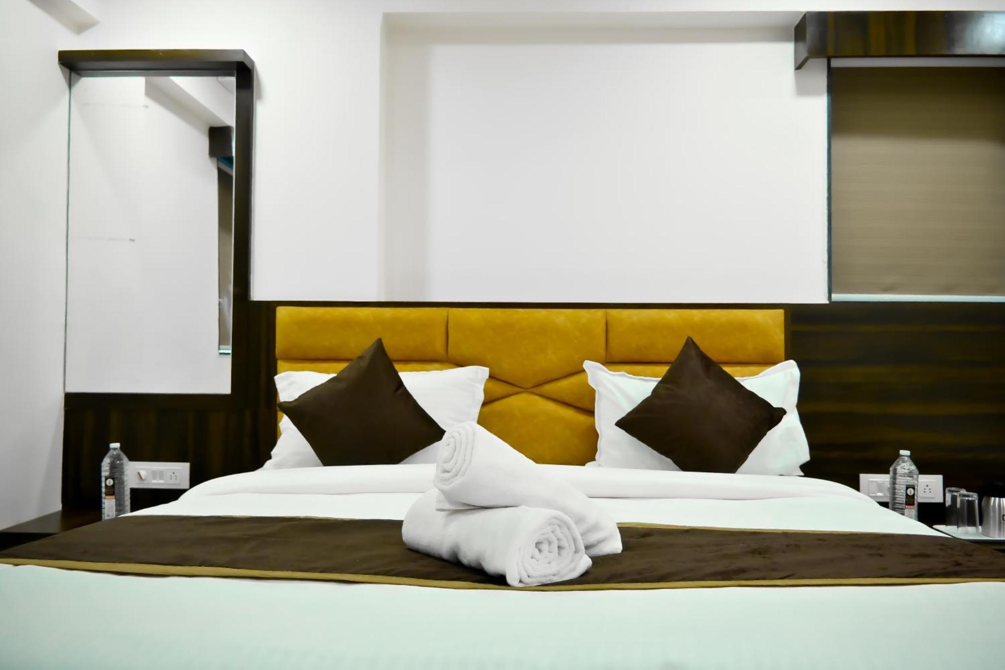 Royal Ican Sindhubhavan Road Hotel 2*