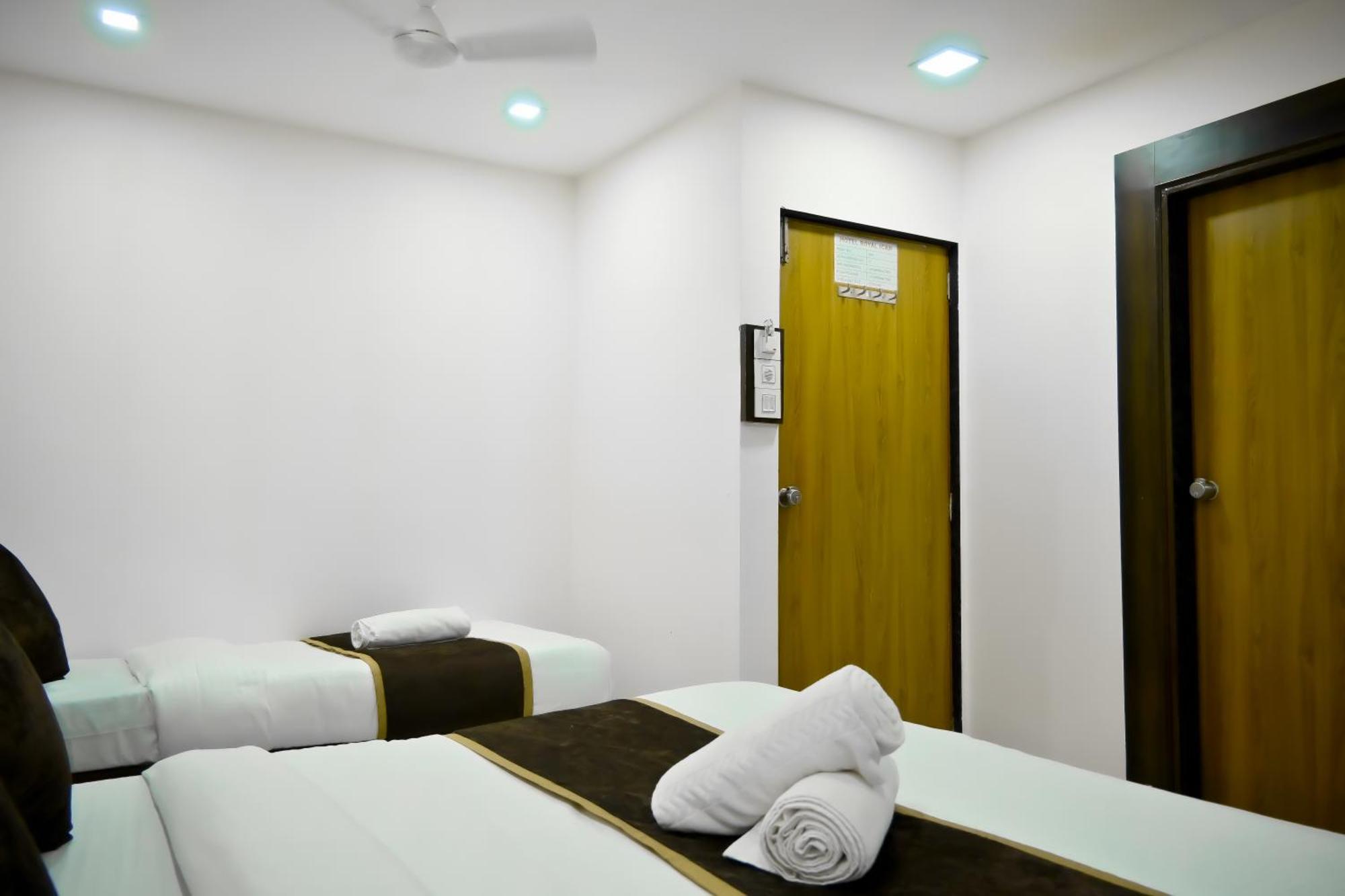 Royal Ican Sindhubhavan Road Hotel Ahmedabad