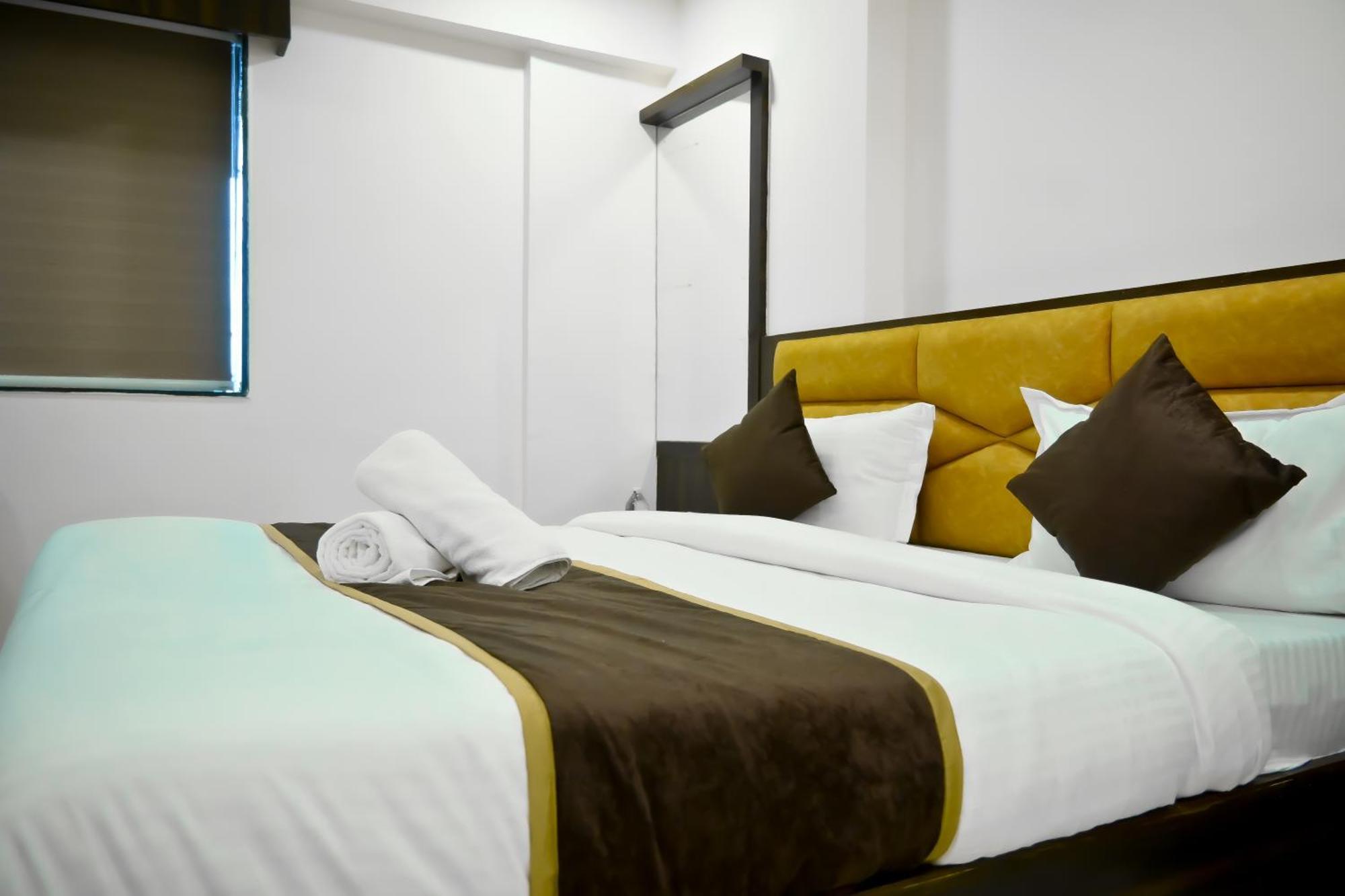 Royal Ican Sindhubhavan Road Hotel