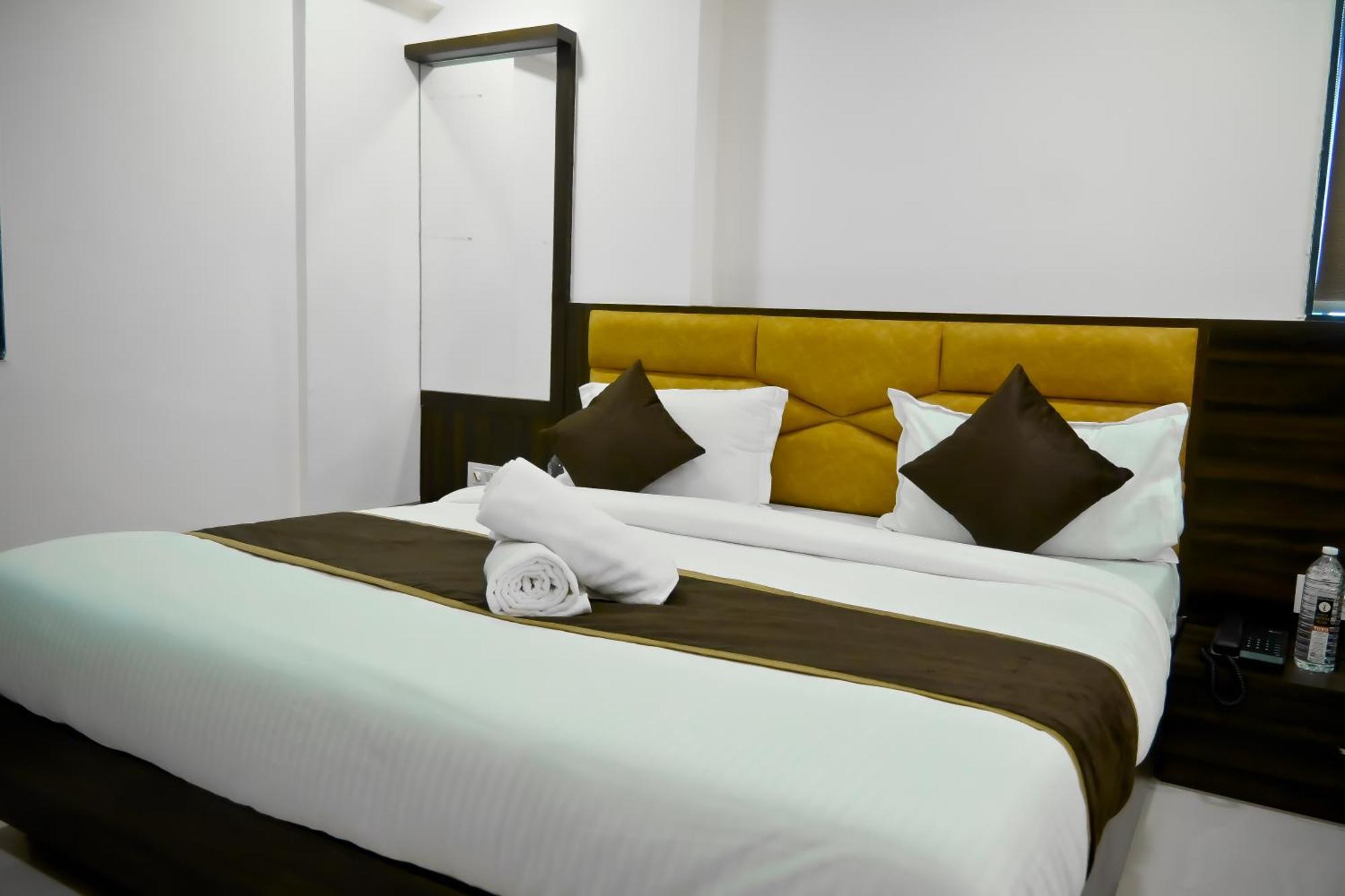 Royal Ican Sindhubhavan Road Hotel