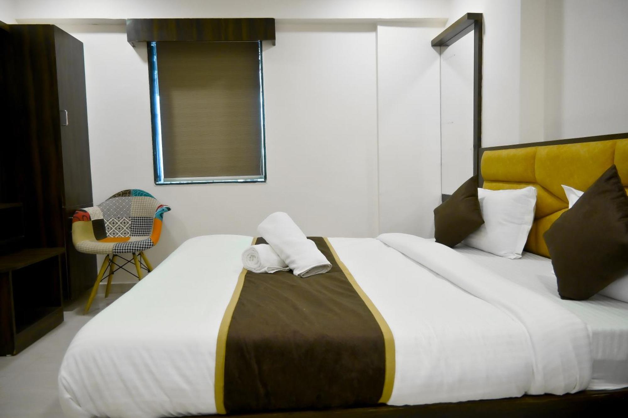 Royal Ican Sindhubhavan Road Hotel