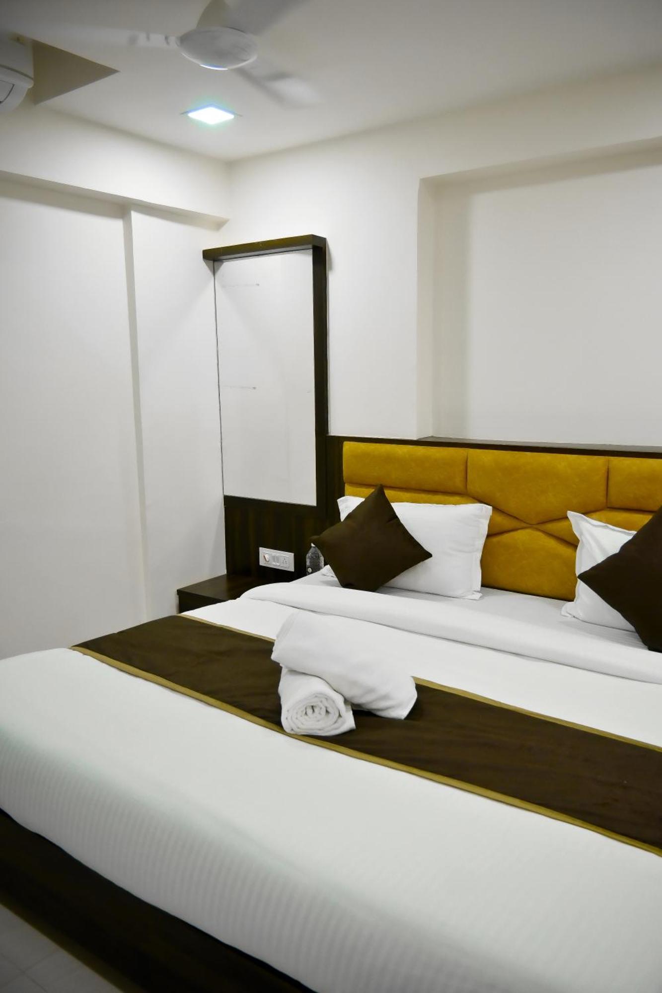 Royal Ican Sindhubhavan Road Hotel 2*