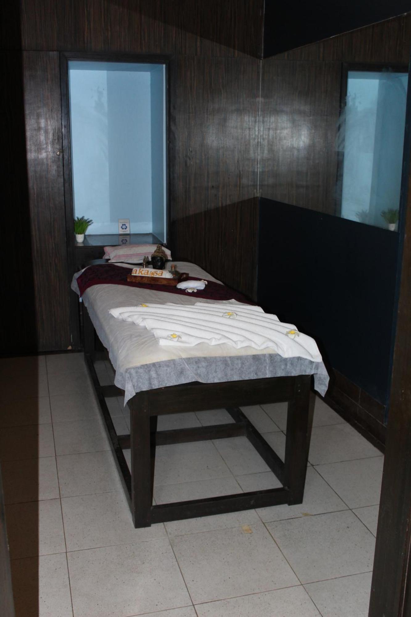 Pride Plaza Hotel, 5*