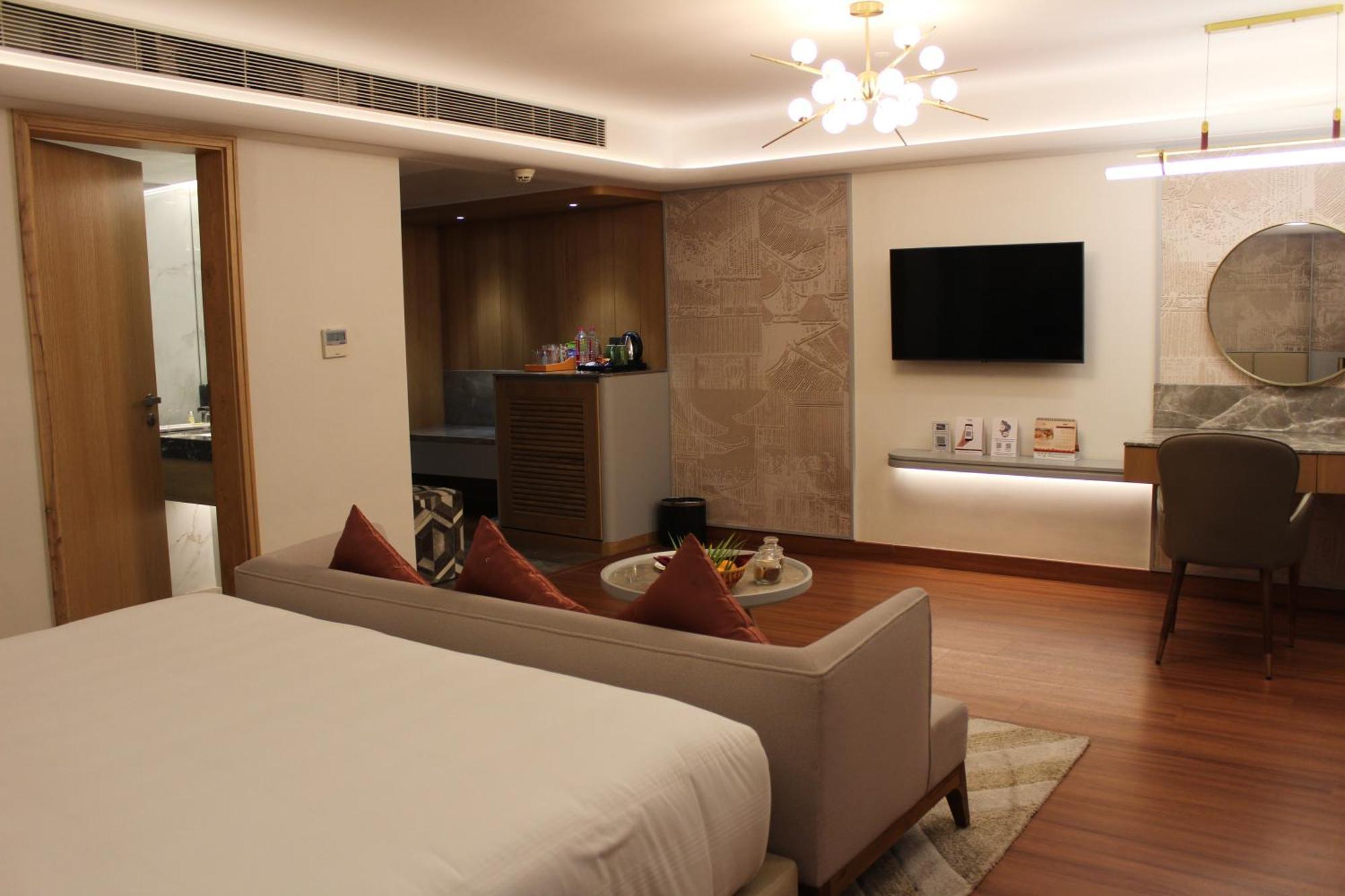 Hotel Pride Plaza Hotel, Ahmedabad