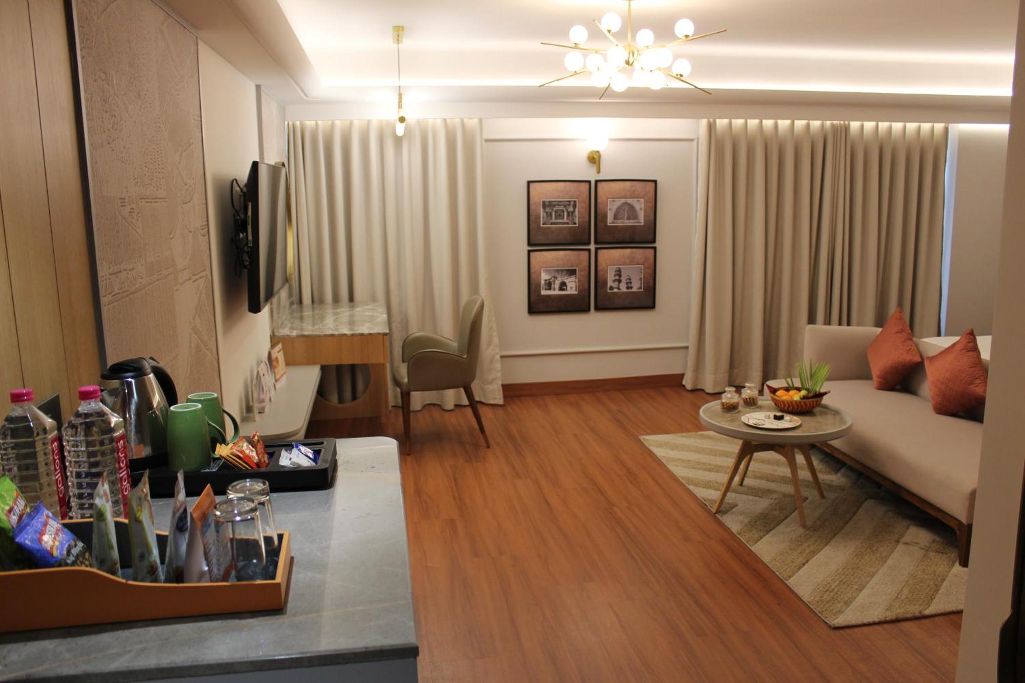 Pride Plaza Hotel, Hotel 5*