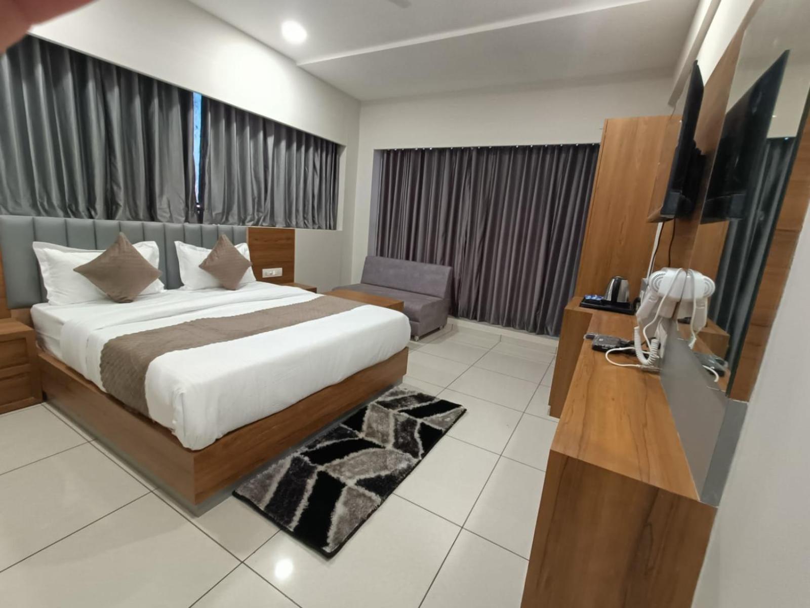 Fabhotel Asiana 3*