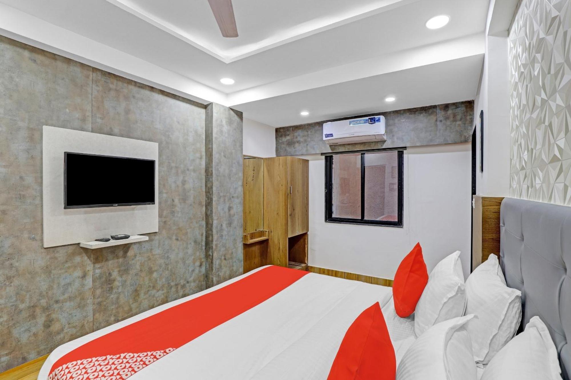 Hotel O R S Palace 3*