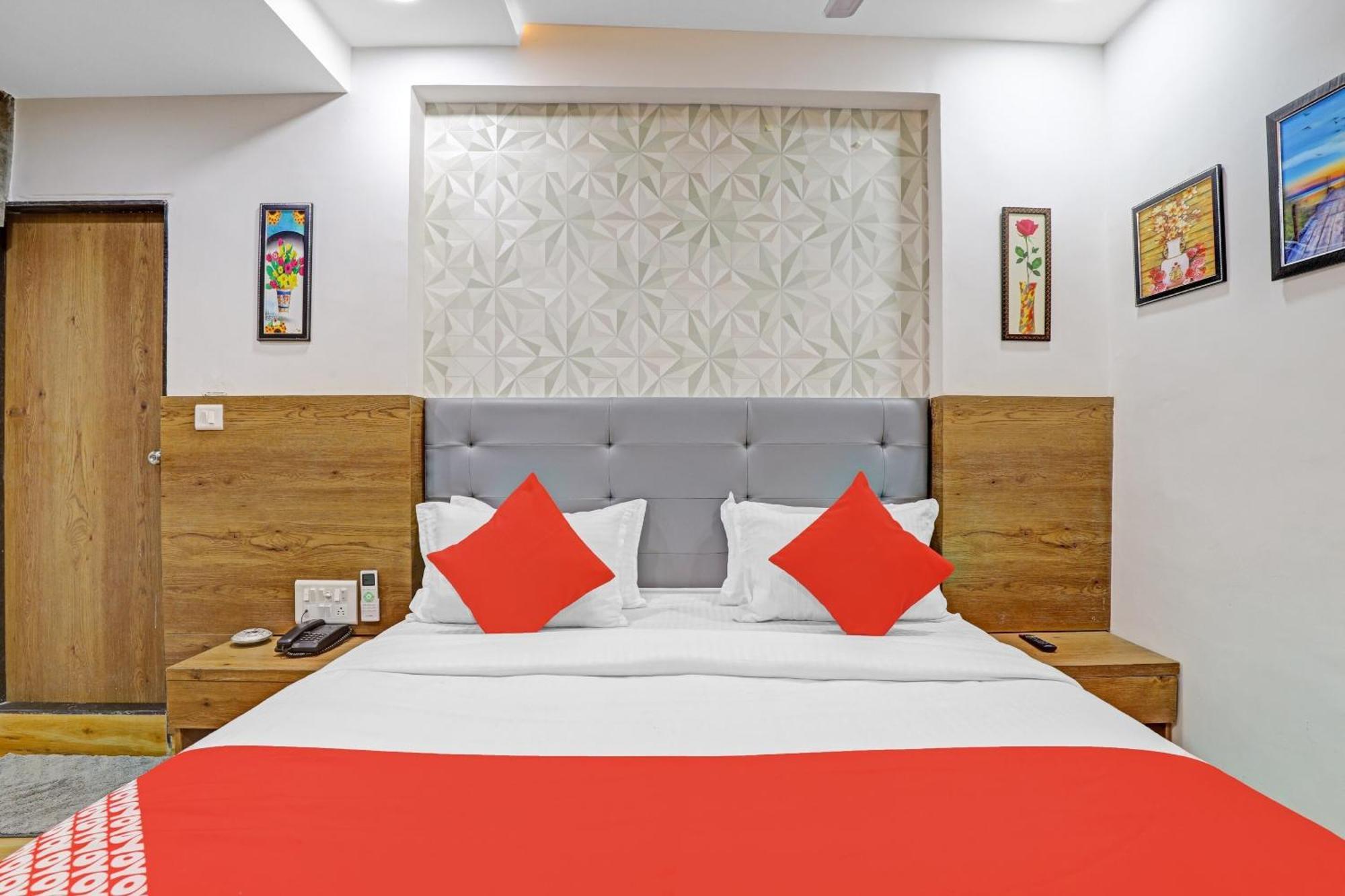 Hotel O R S Palace