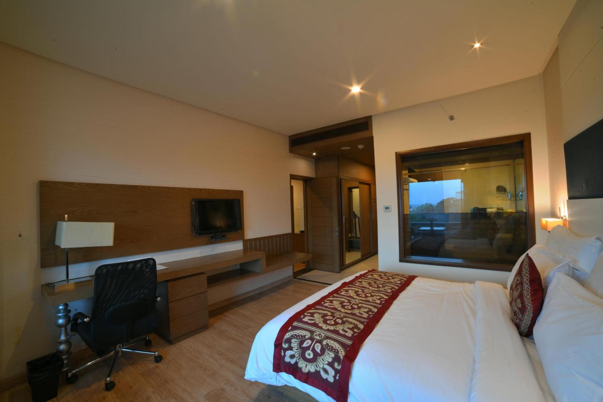 Narayani Heights, Hotel