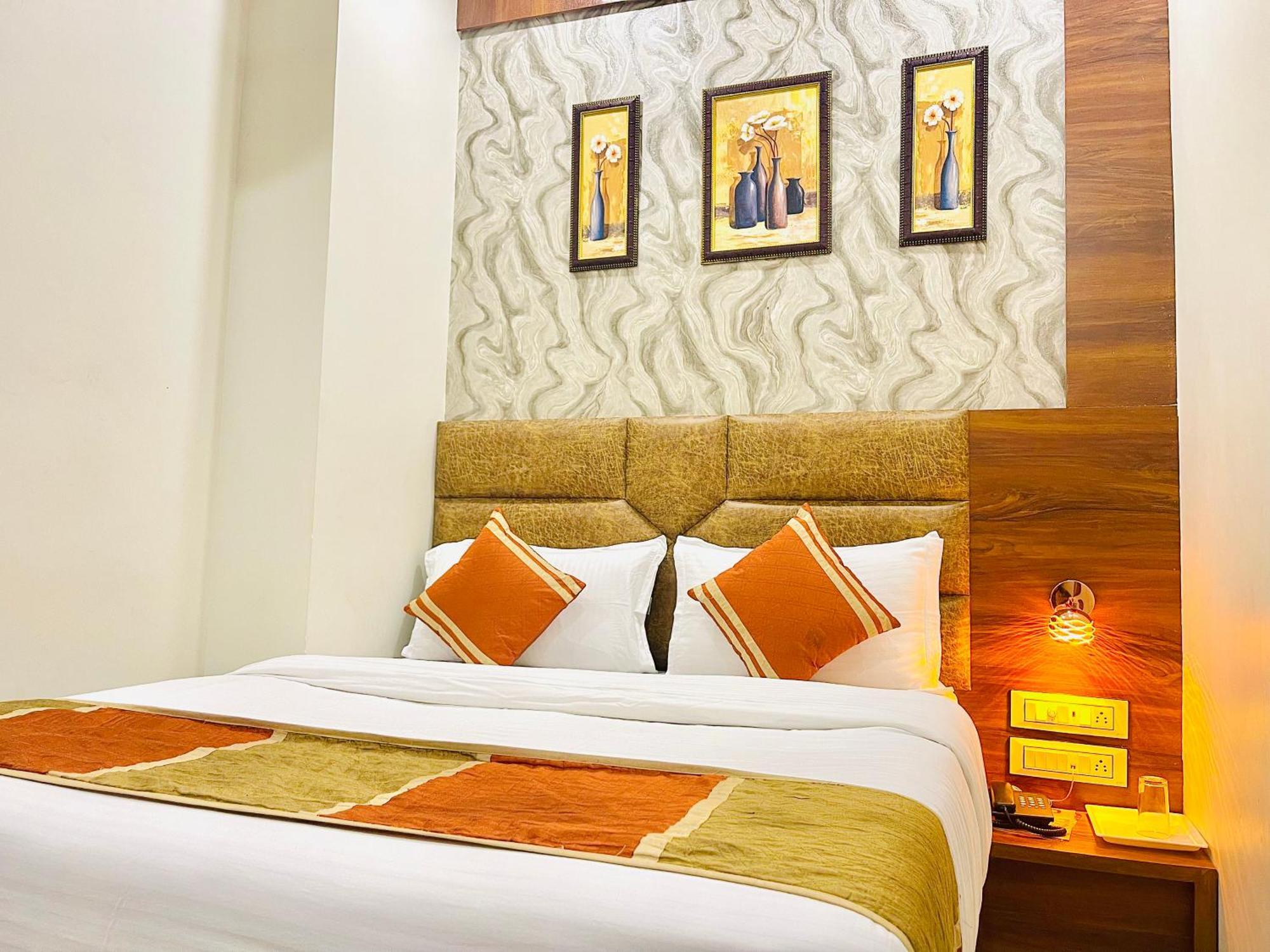 Avenue Hotel *