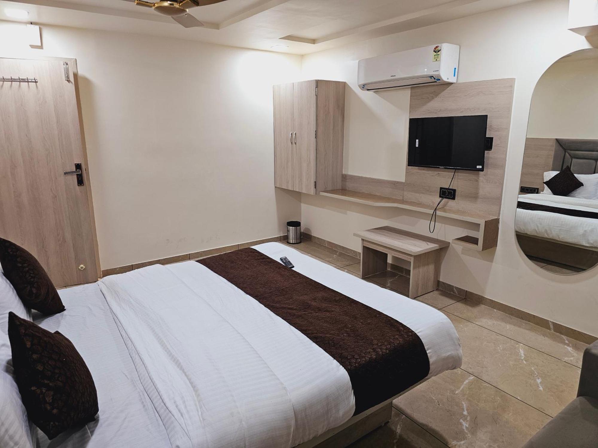 Rk Hotel *