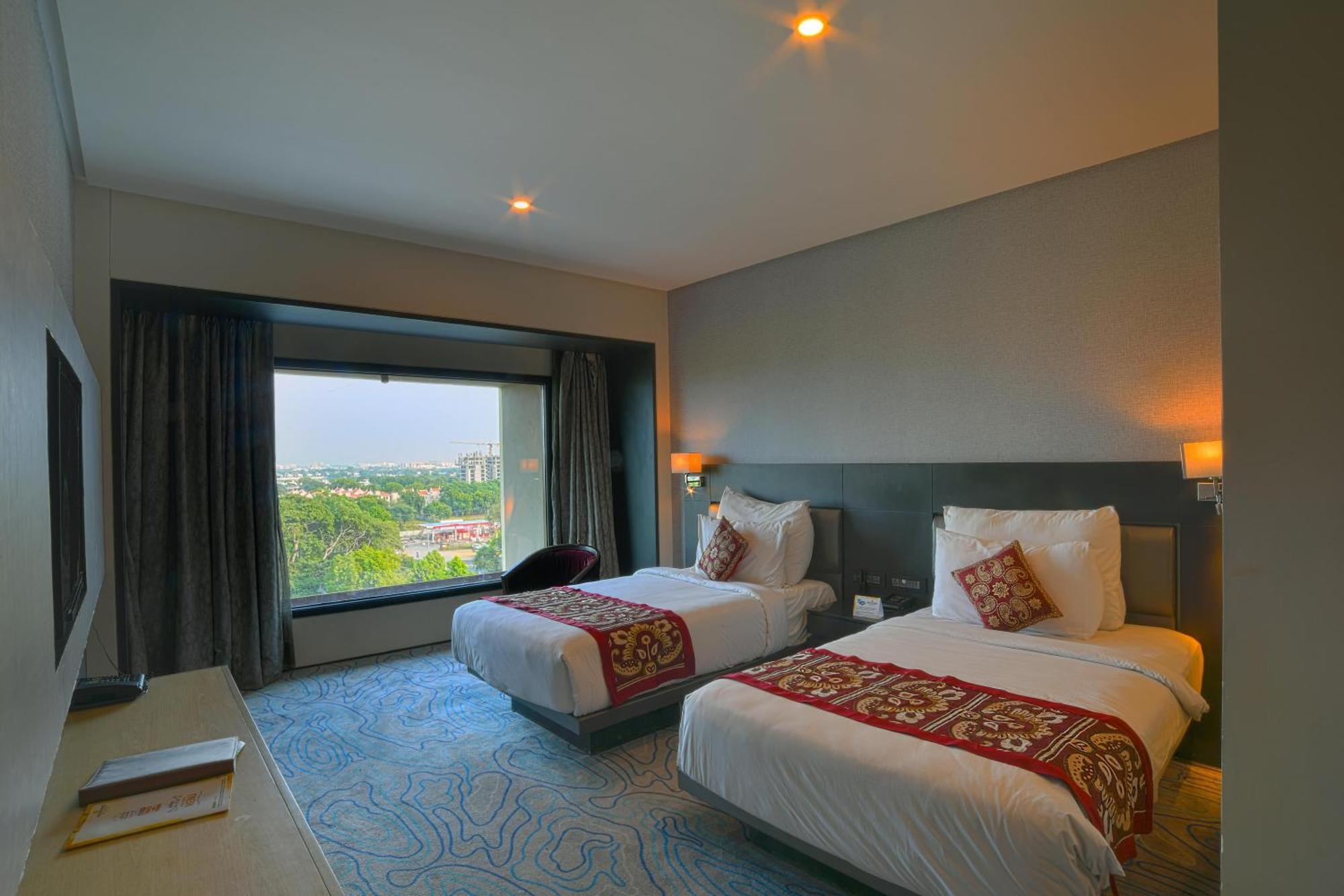 Narayani Heights, 4*