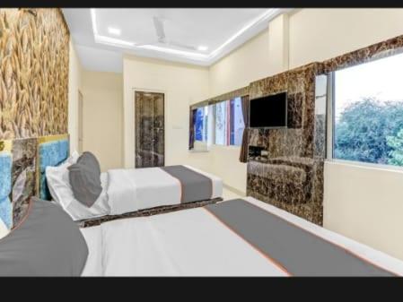 Hotel Bhavya Residency *