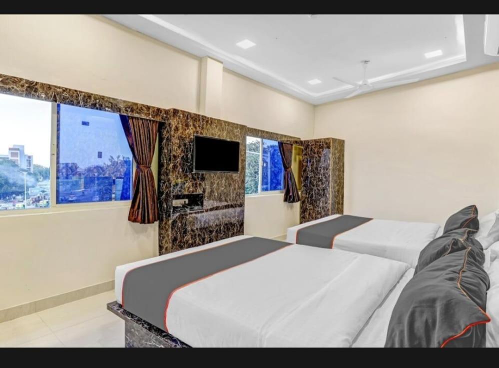 Bhavya Residency Hotel *