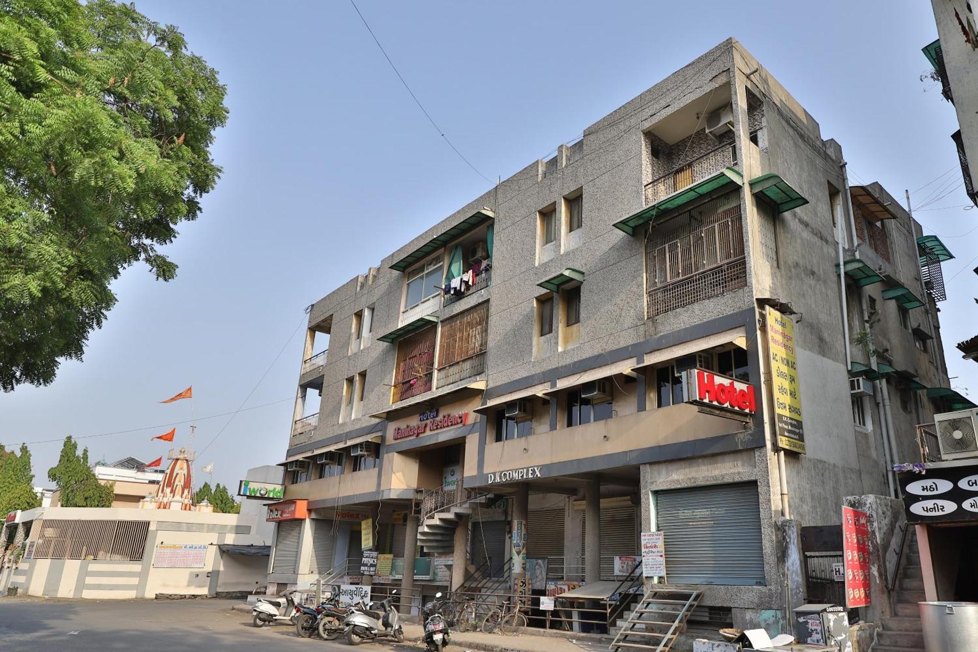 Oyo Maninagar Residency Hotel 4*