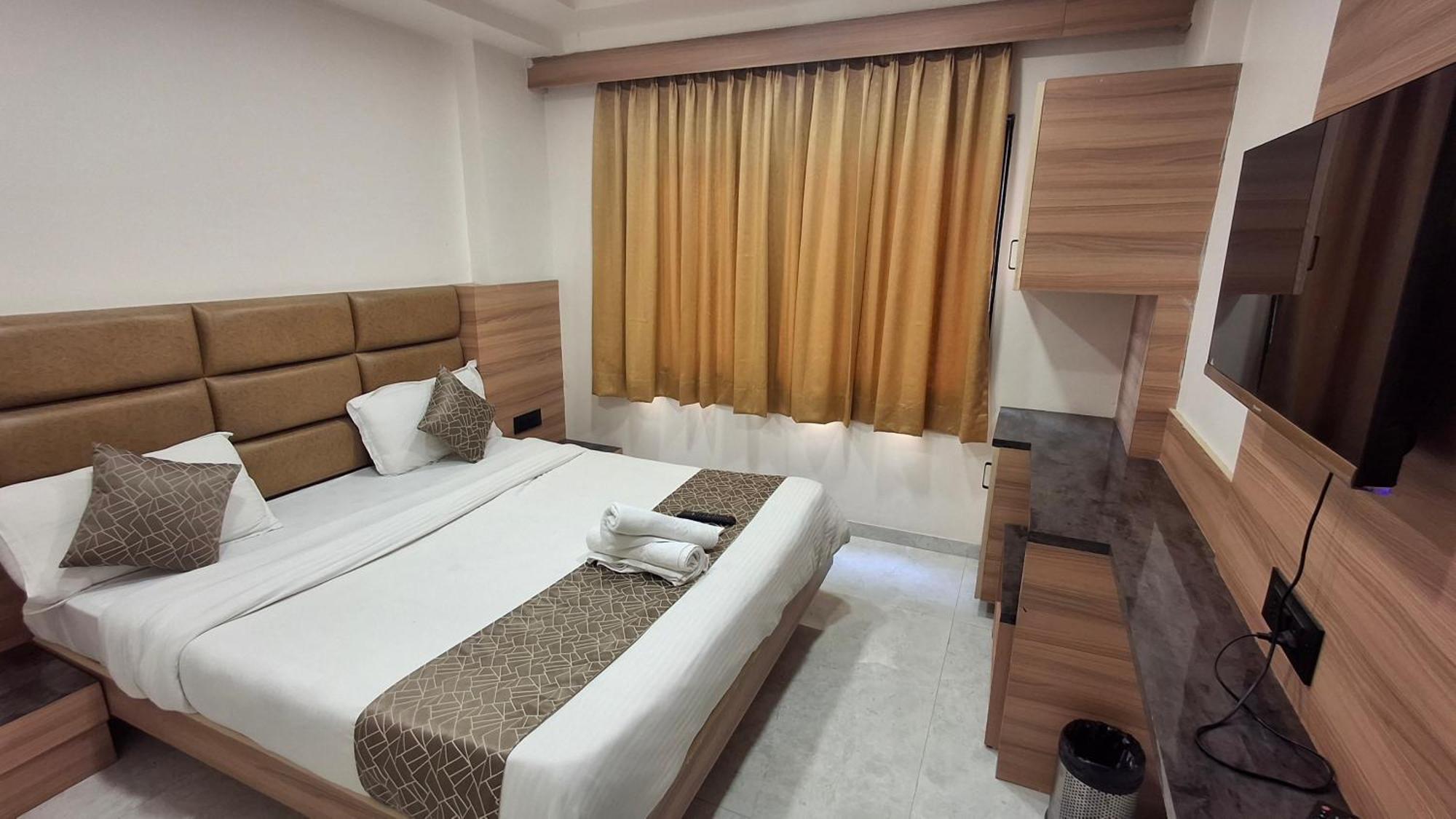 Rk Hotel *