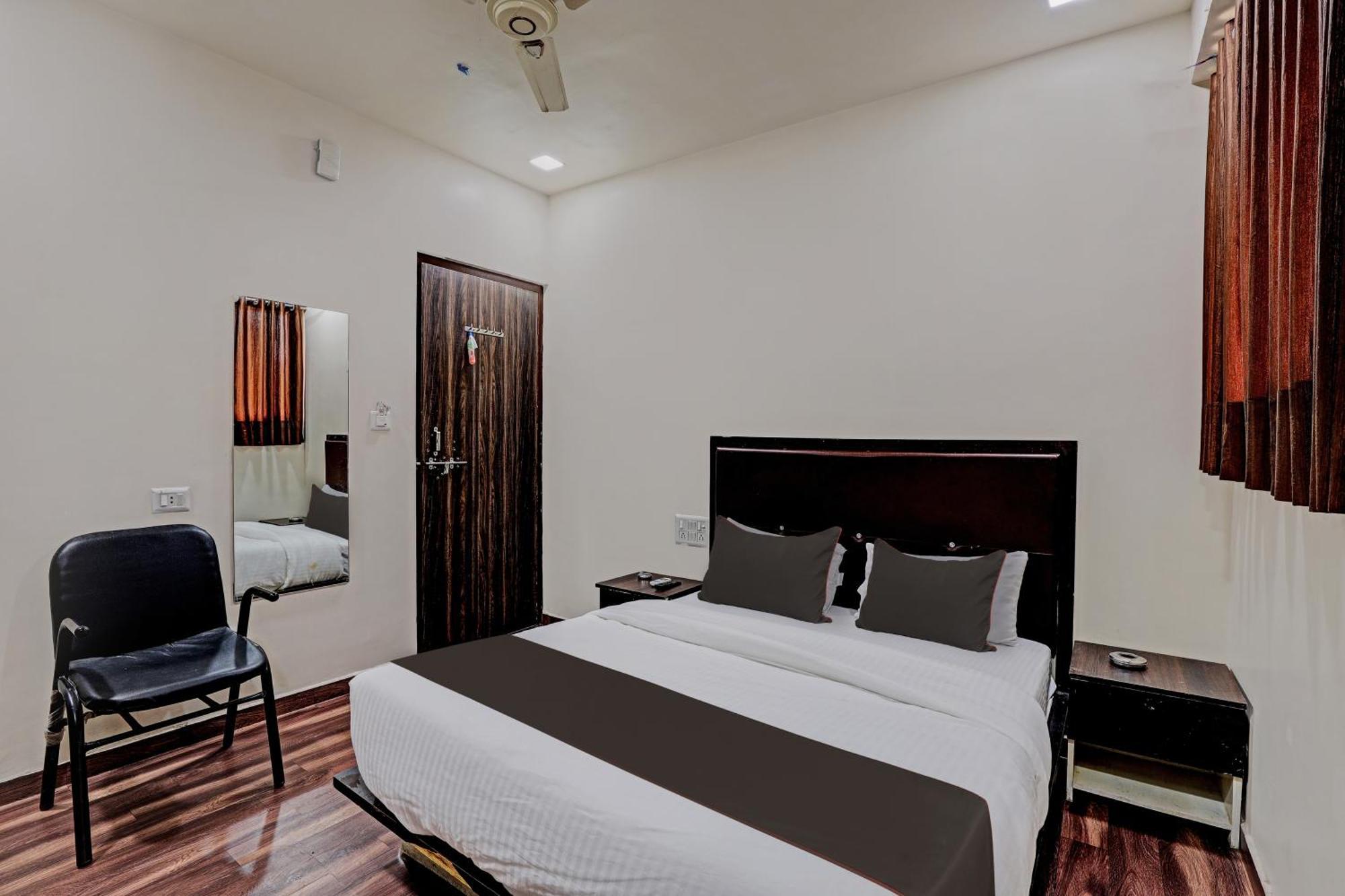 Hotel Hotel O Royal Inn Ahmedabad