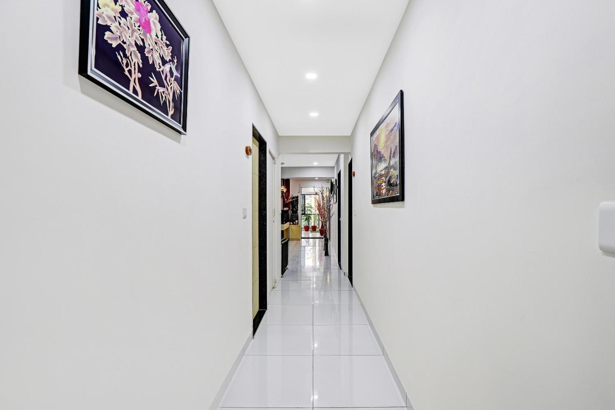 Hotel O La Veera Ahmedabad