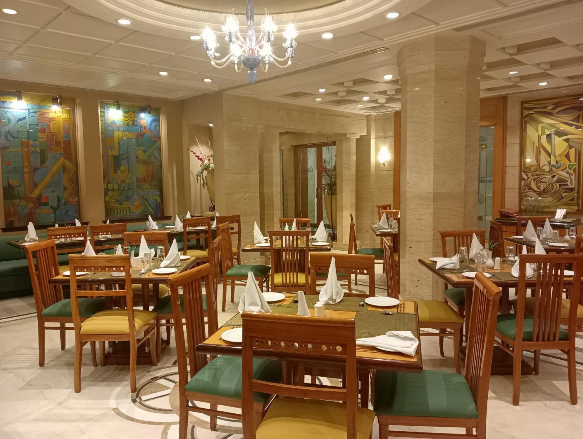 Hotel Sarovar Portico Kalupur 3*